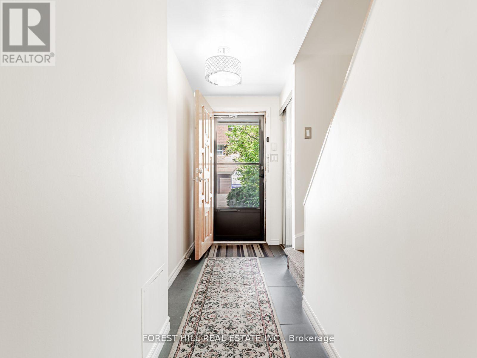 86 Village Greenway, Toronto (henry Farm), Ontario