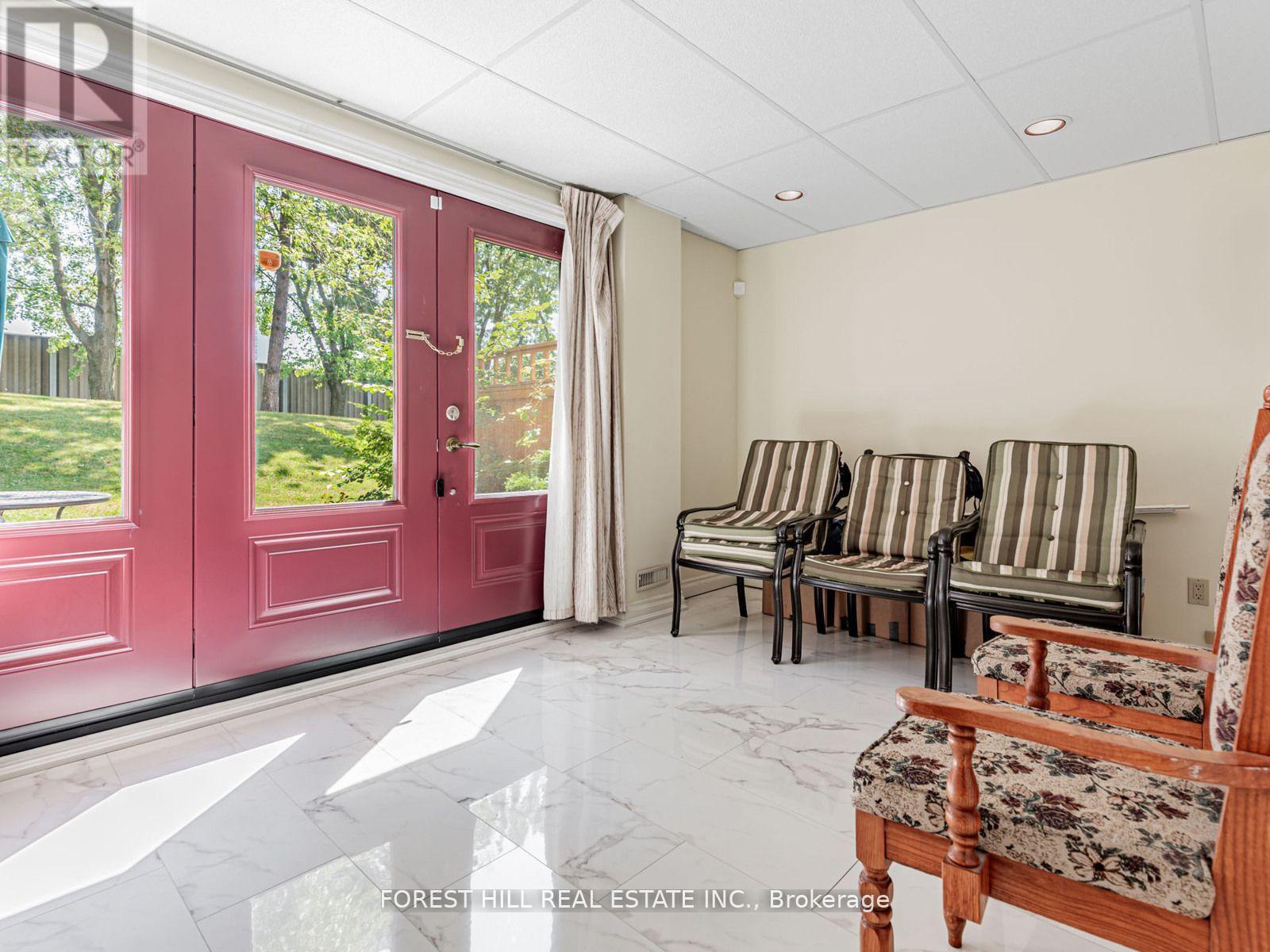 86 Village Greenway, Toronto (henry Farm), Ontario