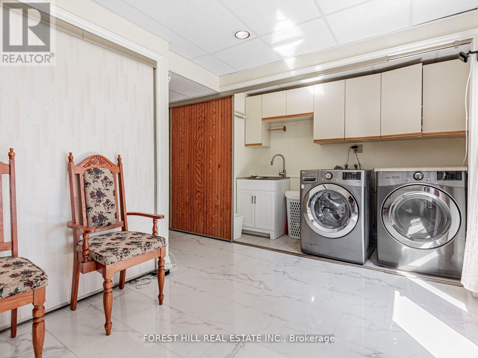 86 Village Greenway, Toronto (henry Farm), Ontario