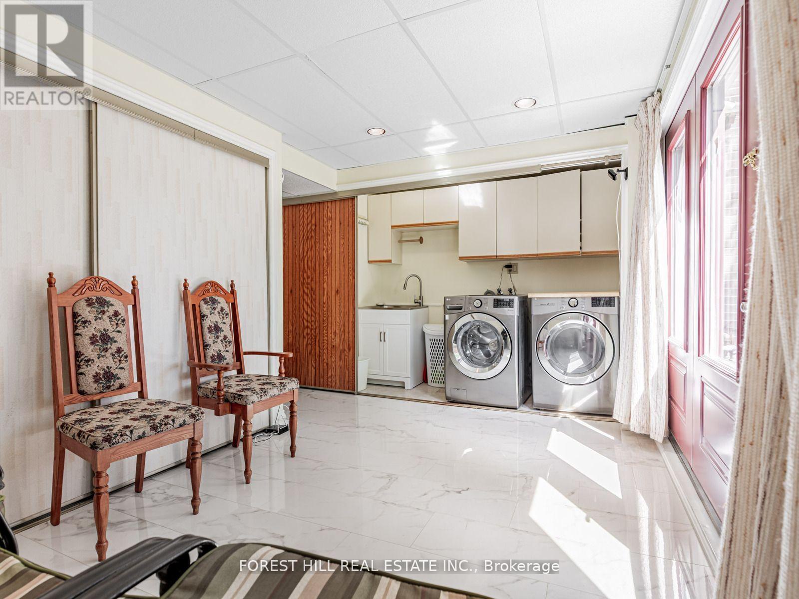 86 Village Greenway, Toronto (henry Farm), Ontario