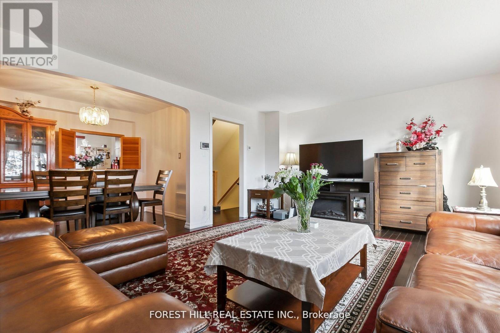 86 Village Greenway, Toronto (henry Farm), Ontario