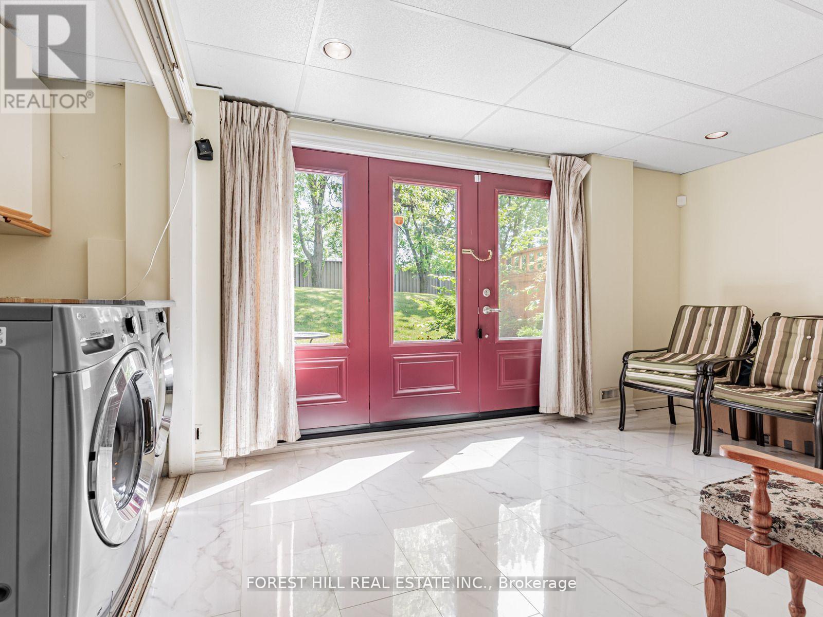 86 Village Greenway, Toronto (henry Farm), Ontario