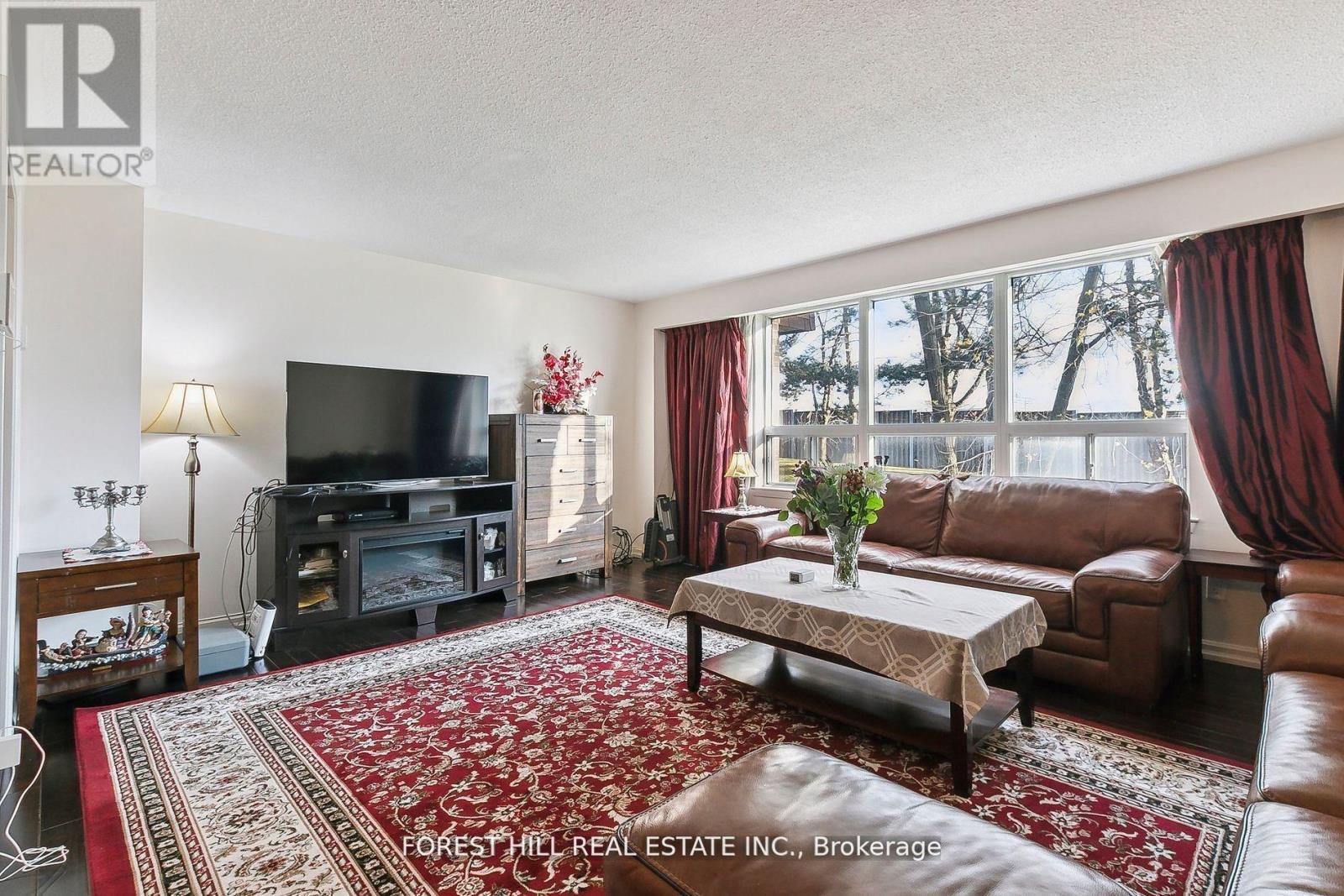 86 Village Greenway, Toronto (henry Farm), Ontario