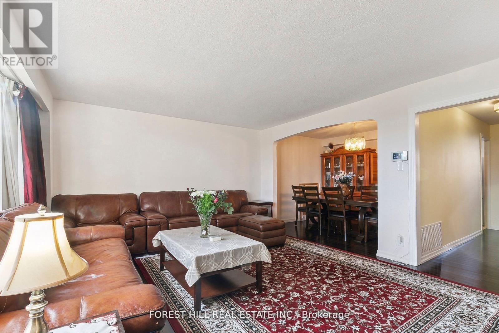 86 Village Greenway, Toronto (henry Farm), Ontario