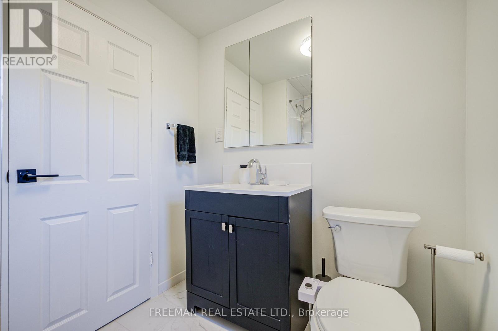 6 Lloyd George Avenue, Toronto (alderwood), Ontario