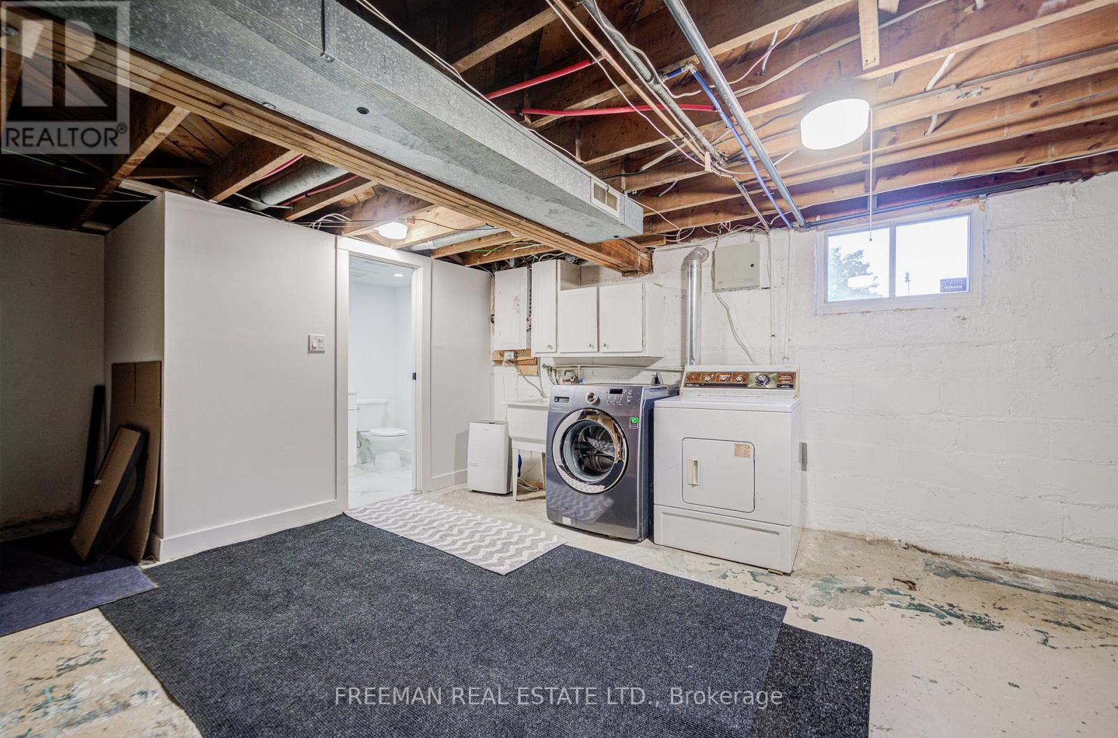 6 Lloyd George Avenue, Toronto (alderwood), Ontario