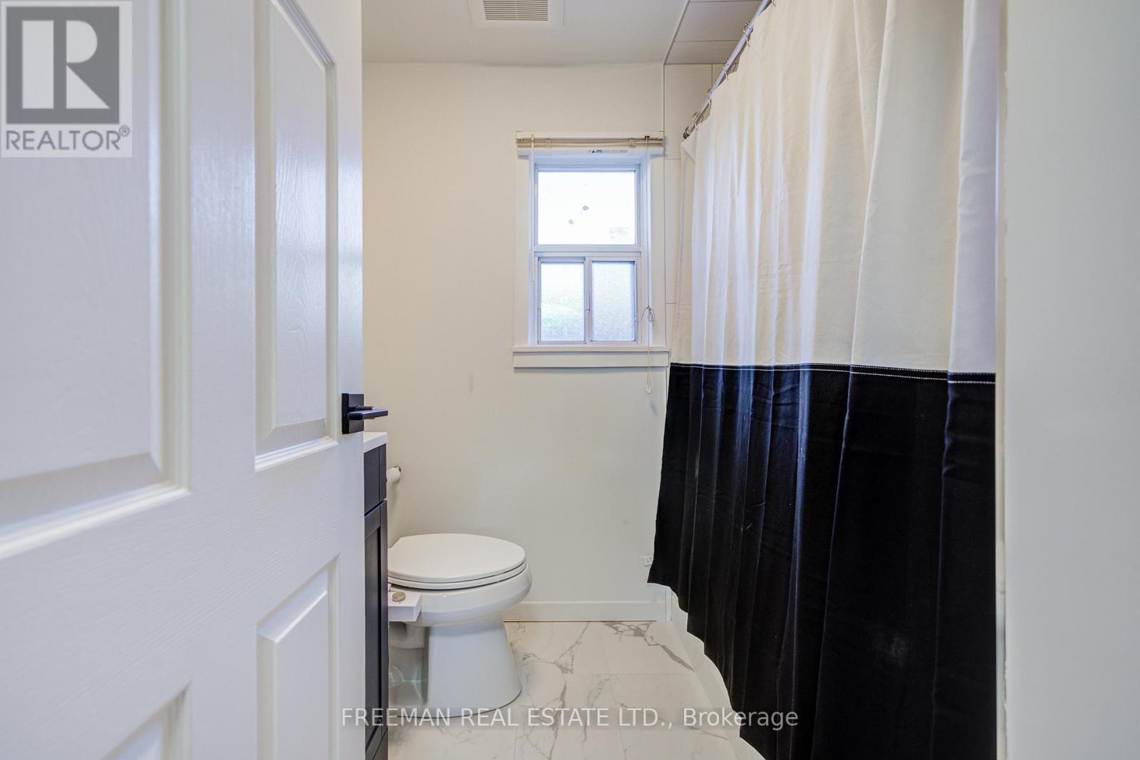 6 Lloyd George Avenue, Toronto (alderwood), Ontario