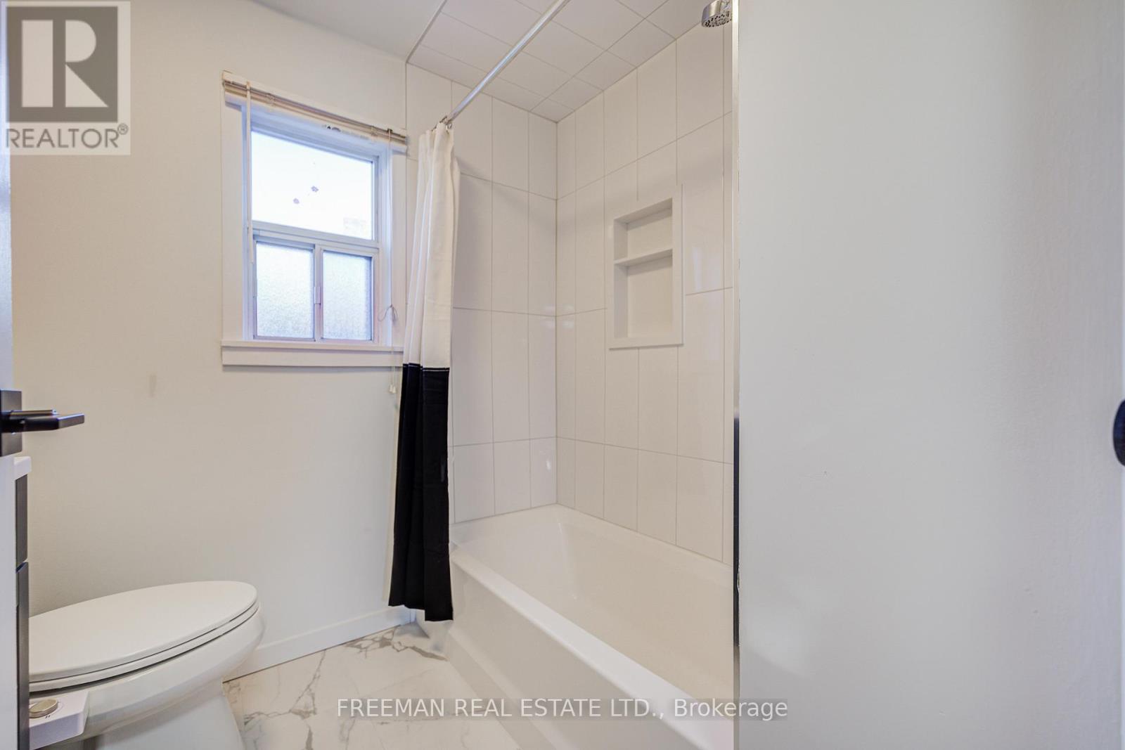 6 Lloyd George Avenue, Toronto (alderwood), Ontario