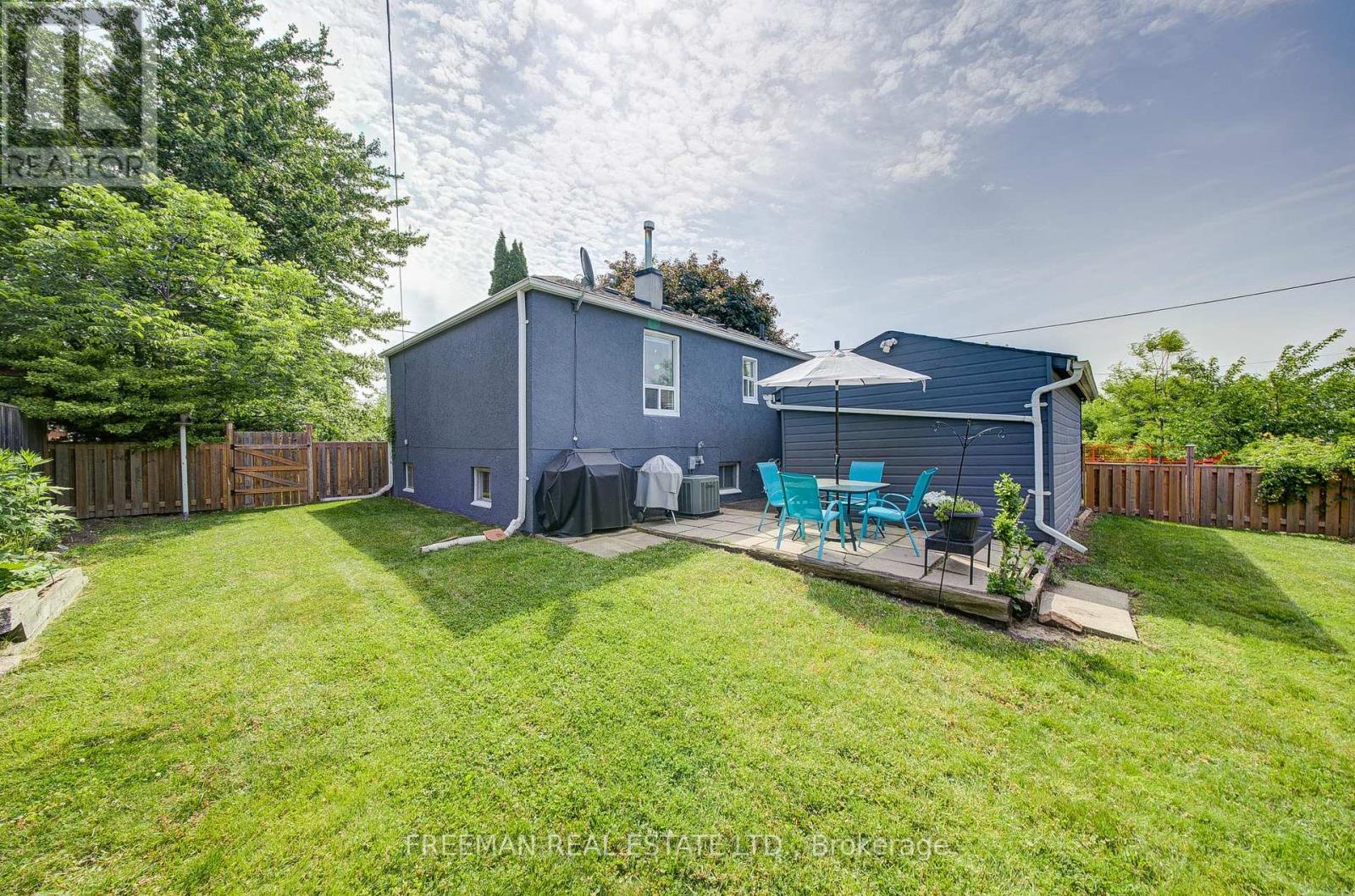 6 Lloyd George Avenue, Toronto (alderwood), Ontario