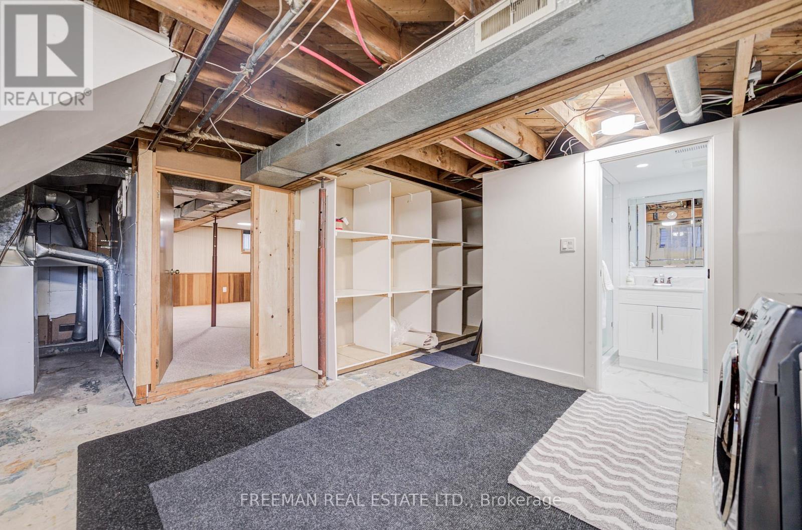 6 Lloyd George Avenue, Toronto (alderwood), Ontario