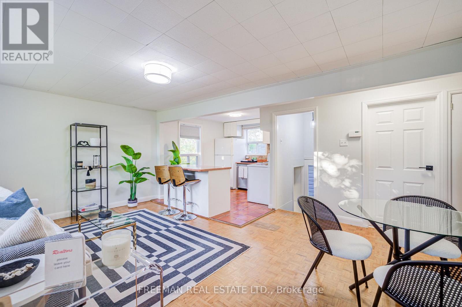 6 Lloyd George Avenue, Toronto (alderwood), Ontario