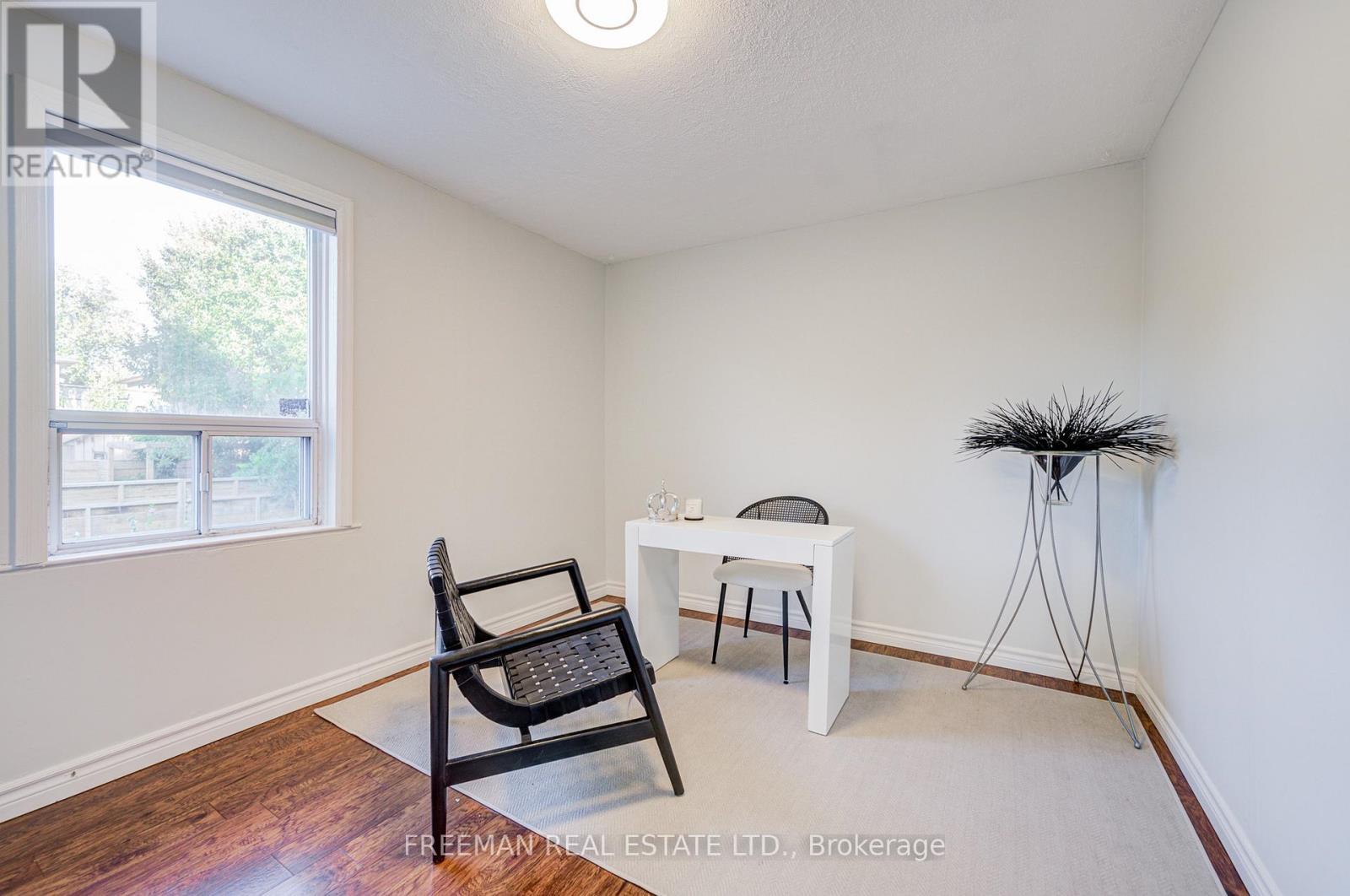 6 Lloyd George Avenue, Toronto (alderwood), Ontario