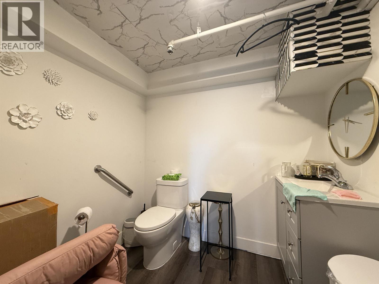 2207 Granville Street, Vancouver, British Columbia