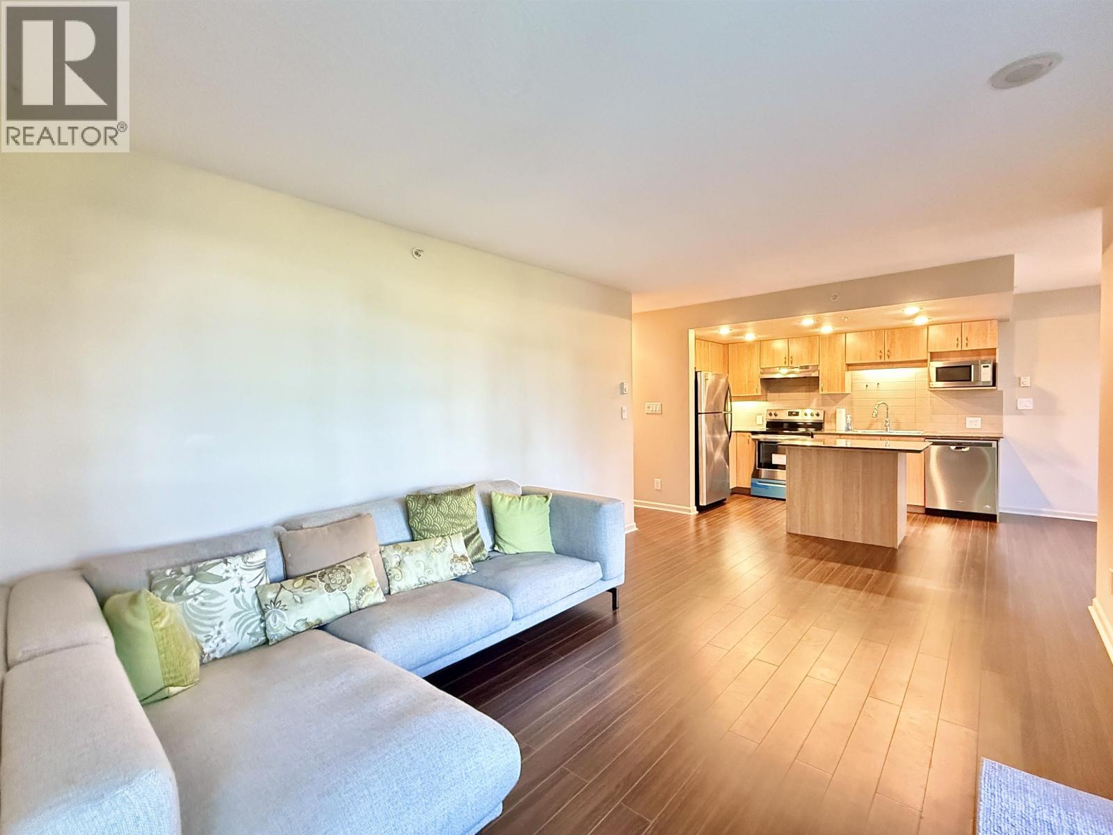 305 9232 University Crescent, Burnaby, British Columbia