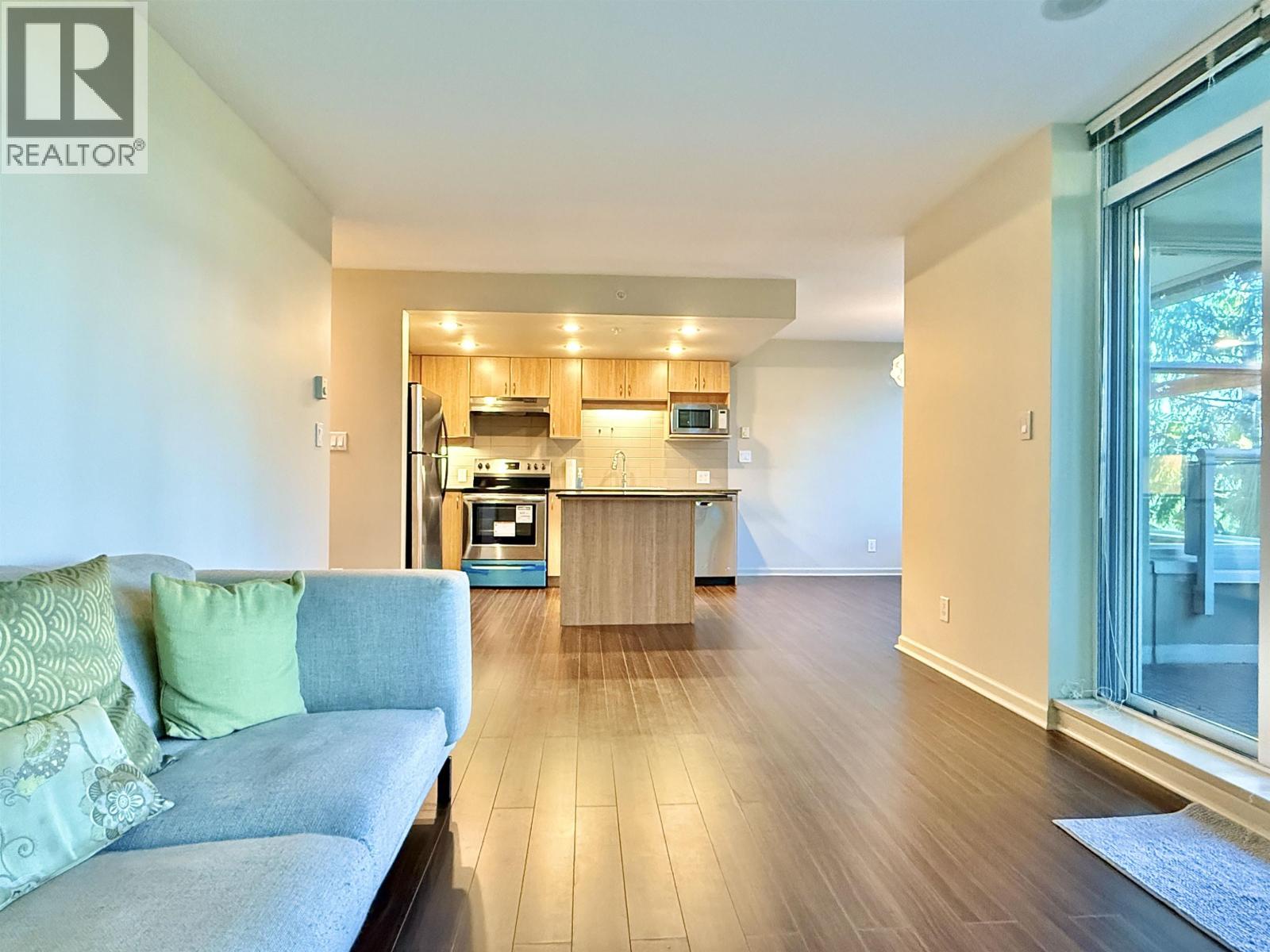 305 9232 University Crescent, Burnaby, British Columbia