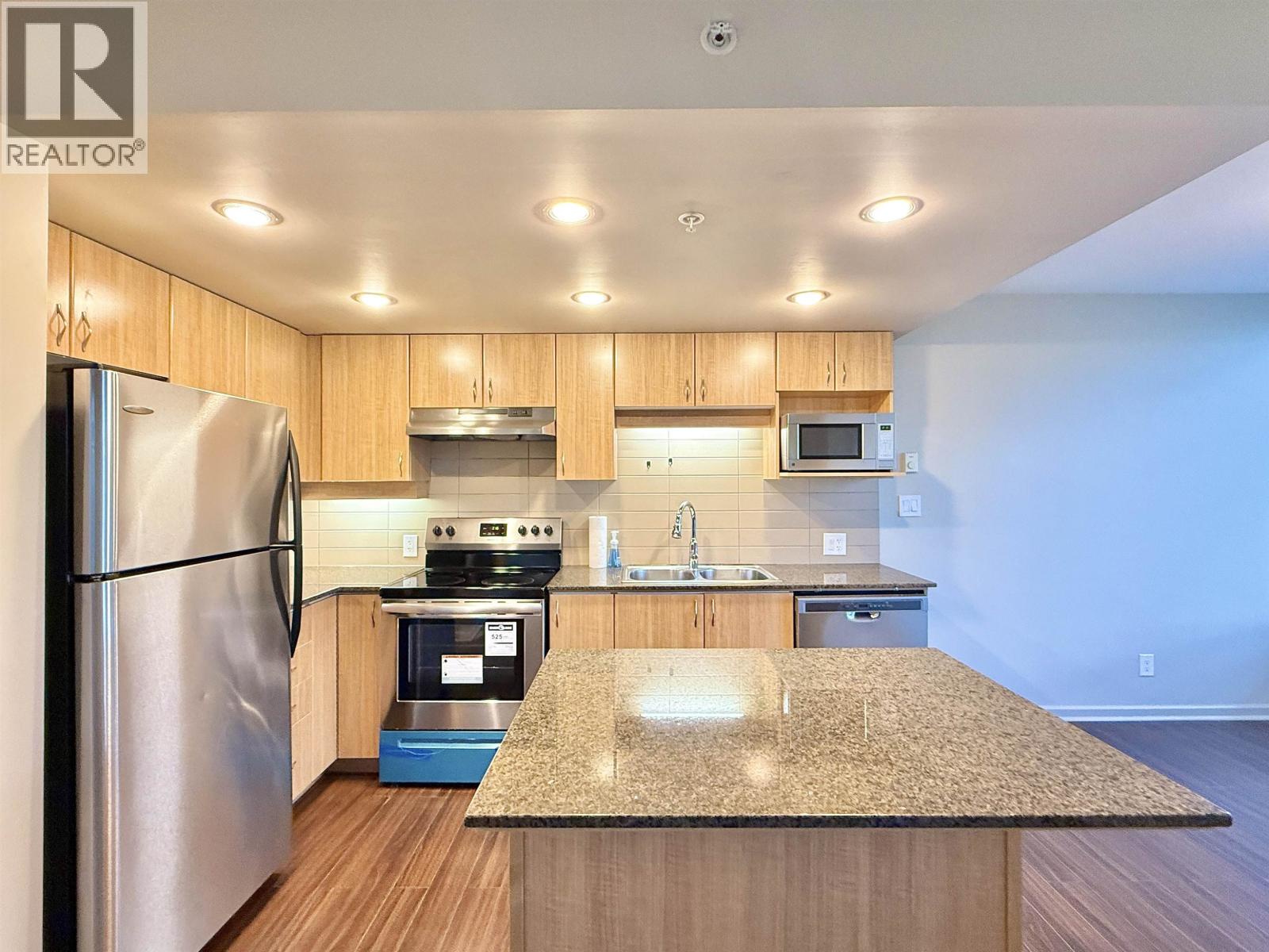 305 9232 University Crescent, Burnaby, British Columbia