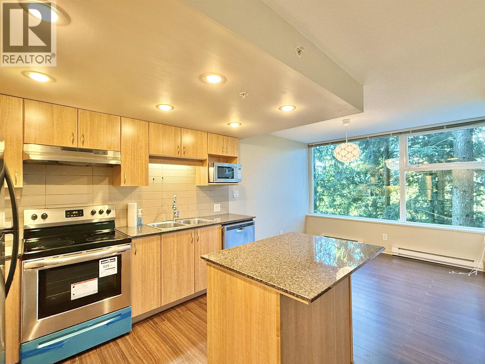 305 9232 University Crescent, Burnaby, British Columbia