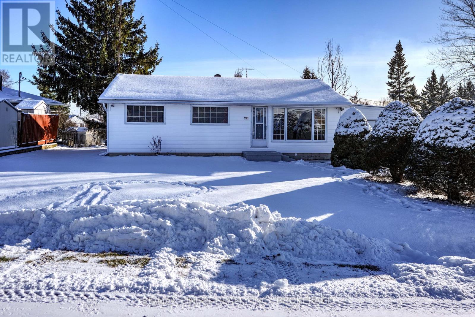 241 Lakeview Road, Loyalist (bath), Ontario