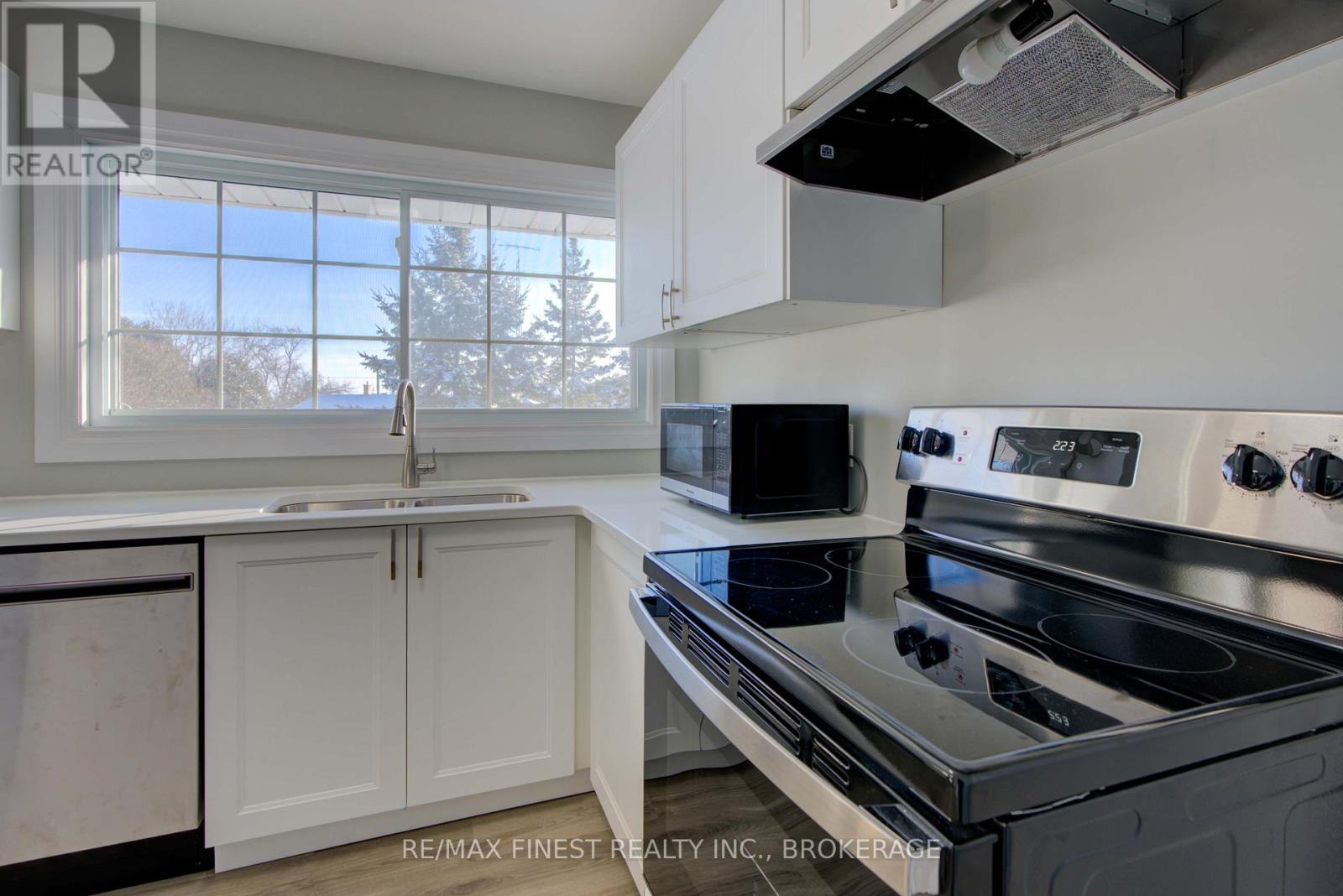 241 Lakeview Road, Loyalist (bath), Ontario