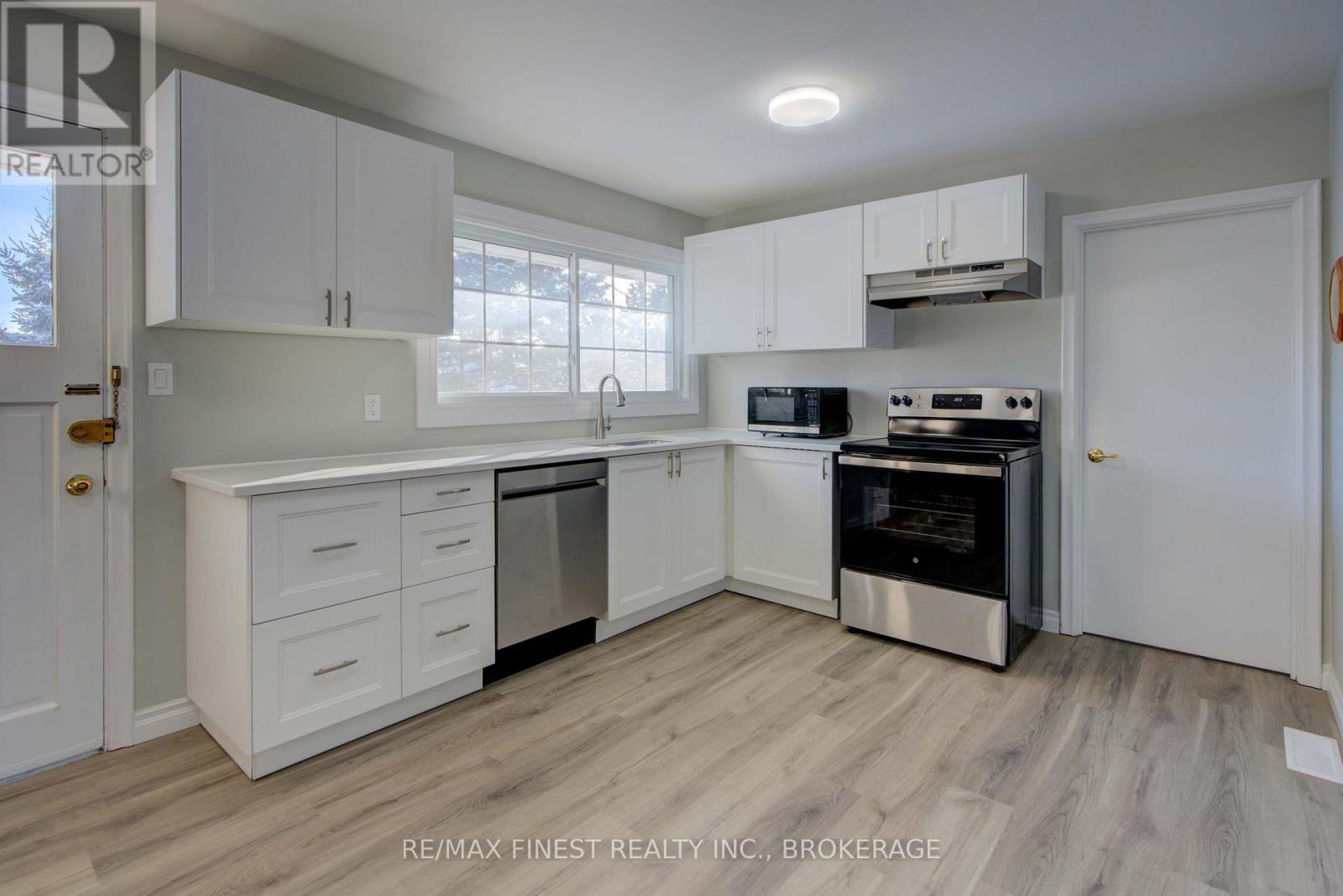 241 Lakeview Road, Loyalist (bath), Ontario