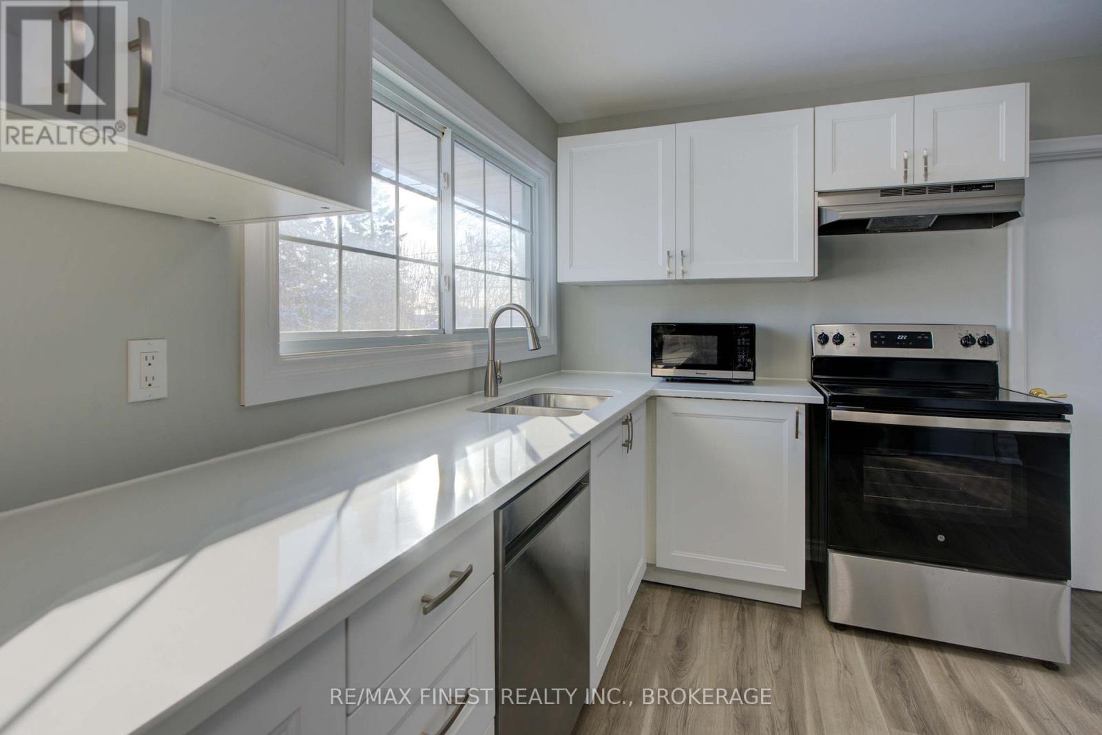 241 Lakeview Road, Loyalist (bath), Ontario