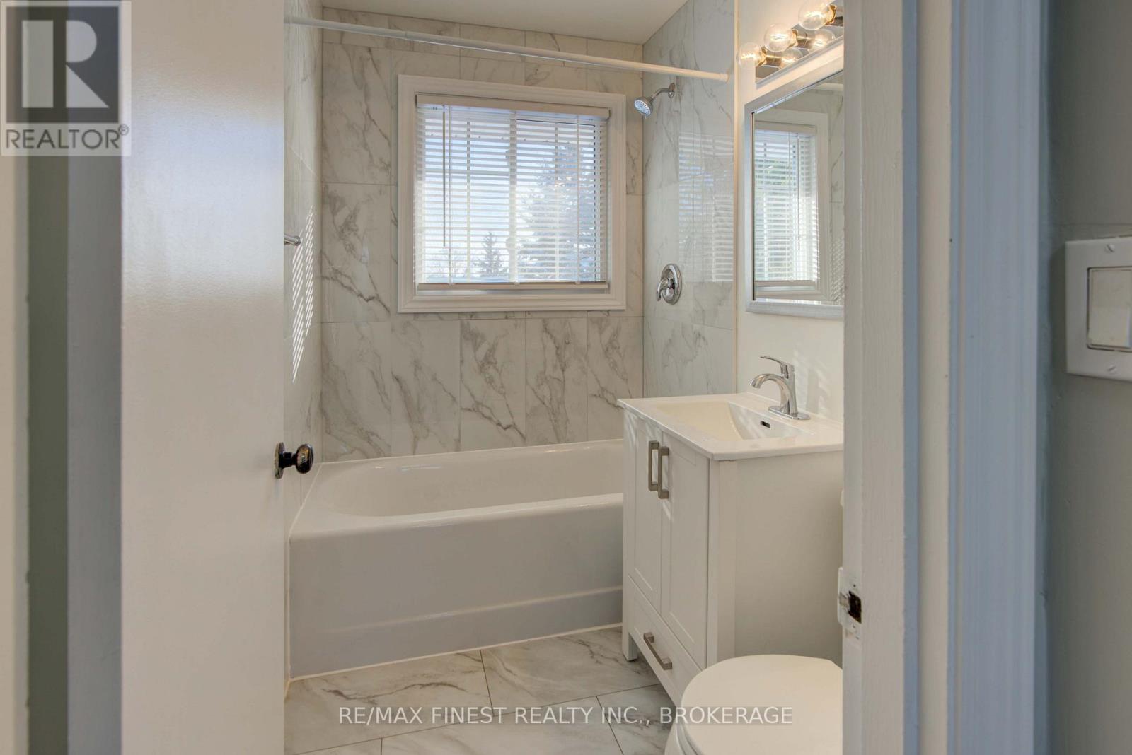 241 Lakeview Road, Loyalist (bath), Ontario