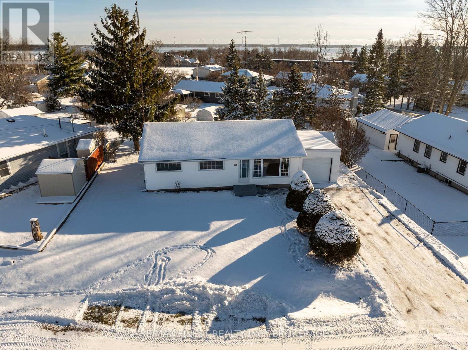 241 Lakeview Road, Loyalist (bath), Ontario