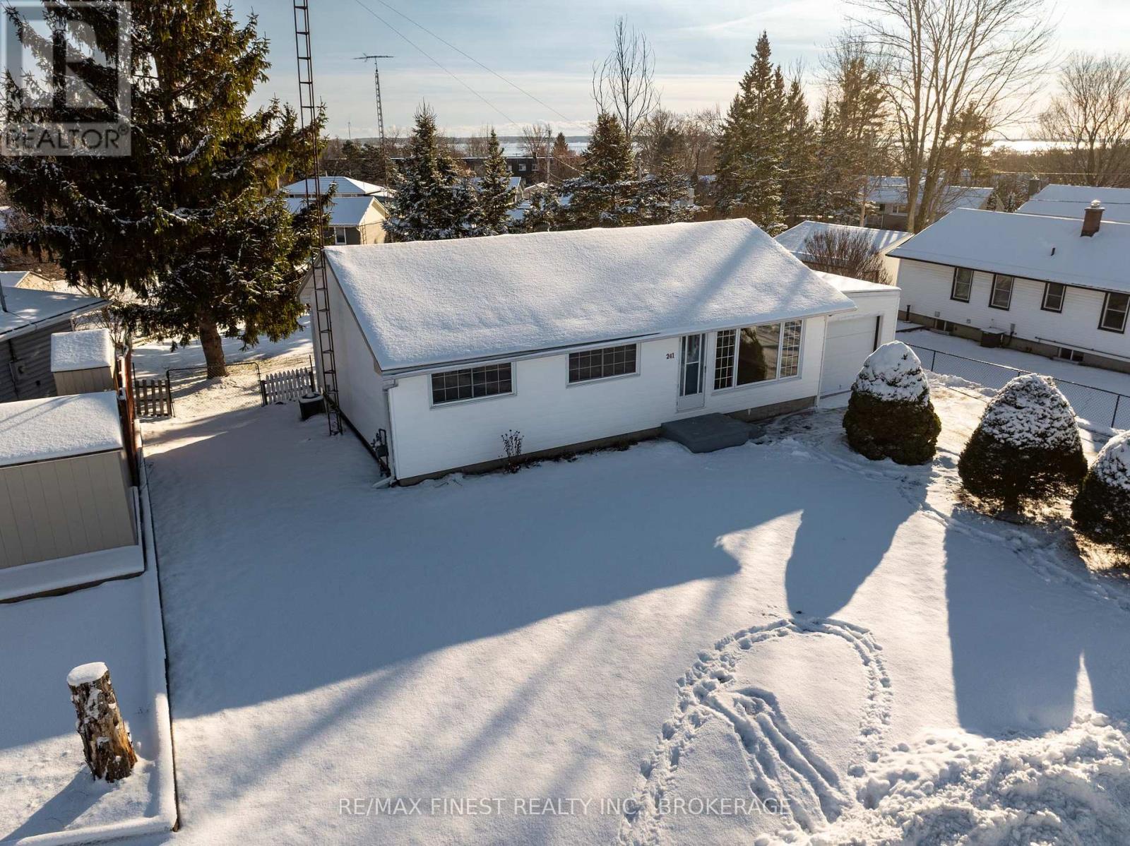 241 Lakeview Road, Loyalist (bath), Ontario