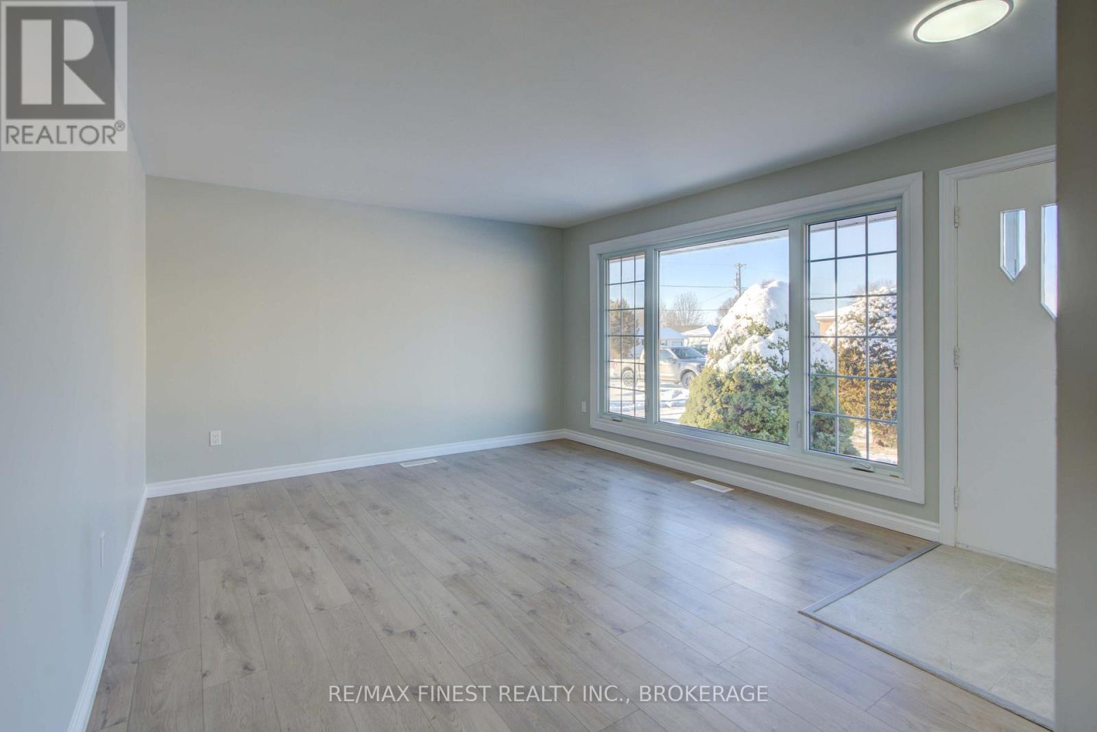 241 Lakeview Road, Loyalist (bath), Ontario