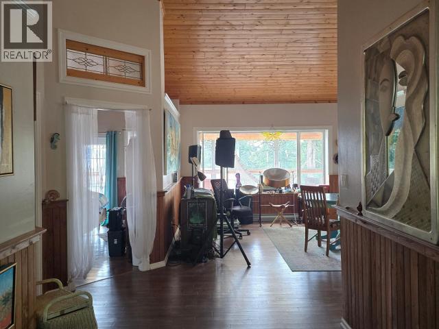 8075 Centennial Drive, Powell River, British Columbia