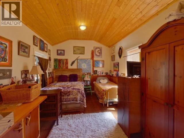 8075 Centennial Drive, Powell River, British Columbia