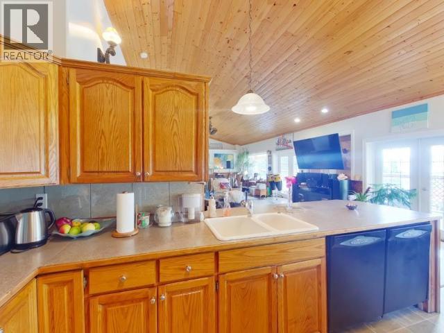 8075 Centennial Drive, Powell River, British Columbia