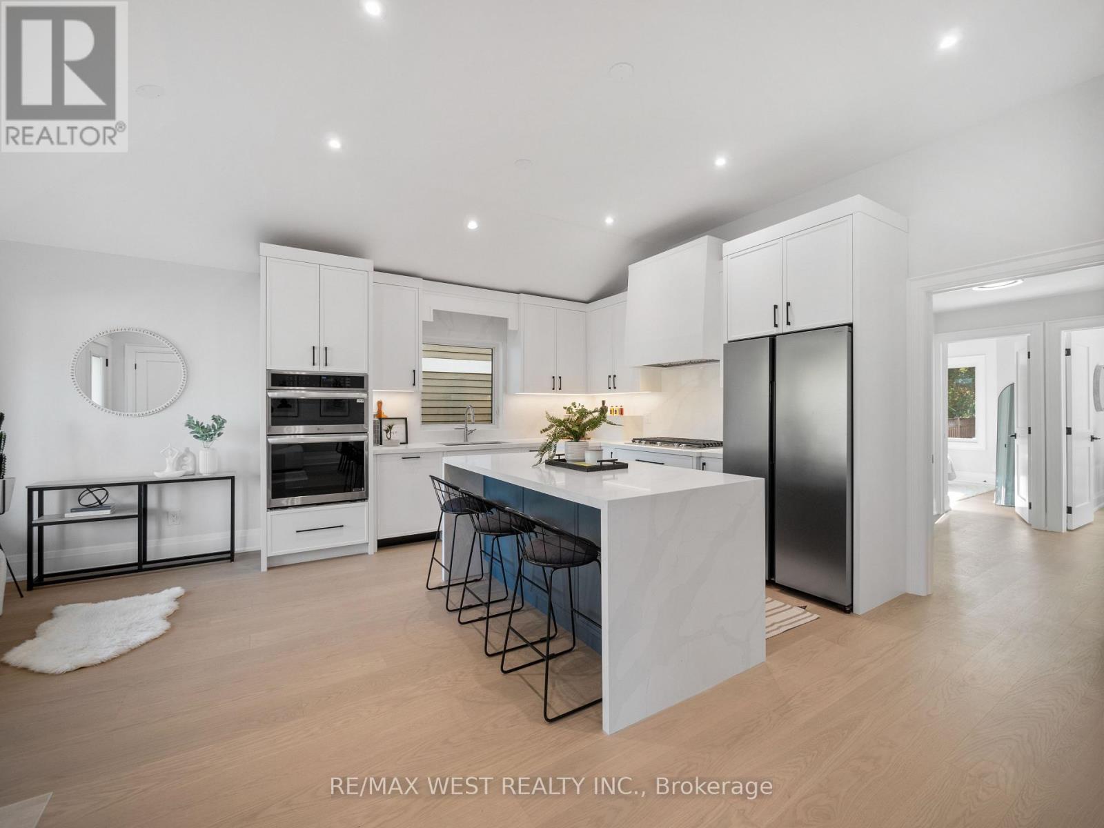 24 Appledale Road, Toronto (princess-rosethorn), Ontario