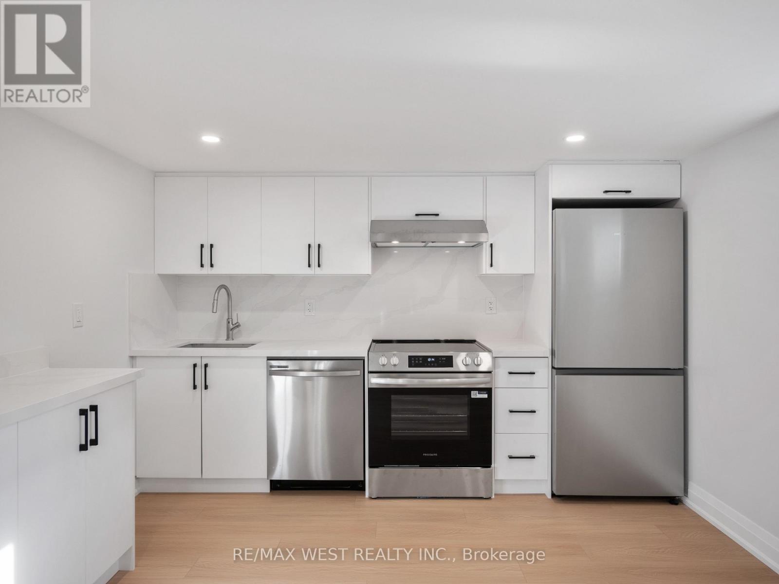 24 Appledale Road, Toronto (princess-rosethorn), Ontario