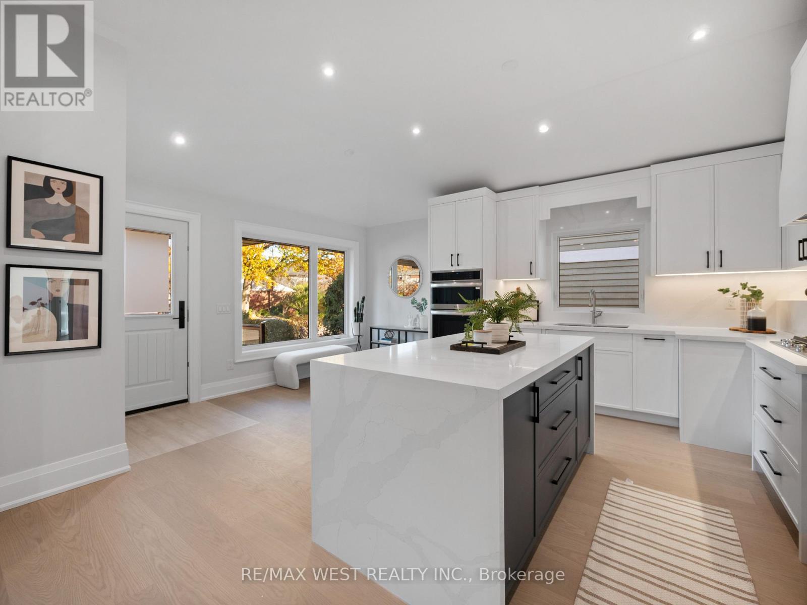 24 Appledale Road, Toronto (princess-rosethorn), Ontario