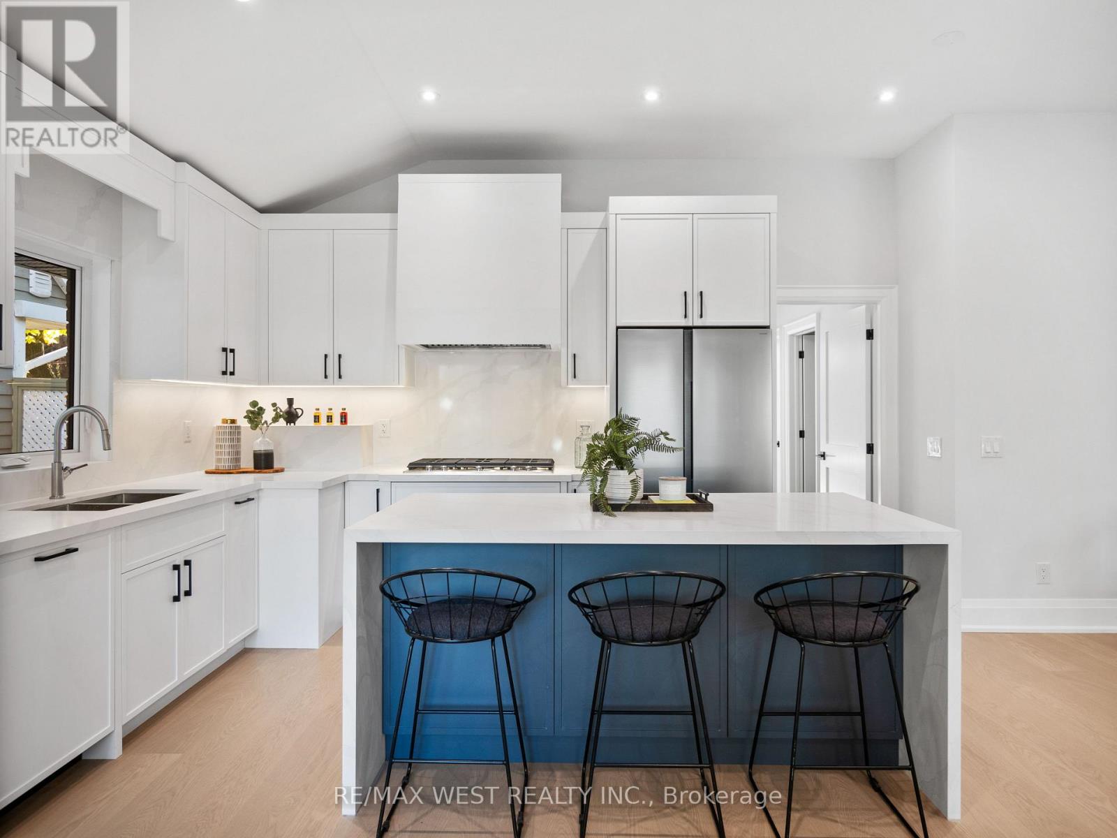 24 Appledale Road, Toronto (princess-rosethorn), Ontario