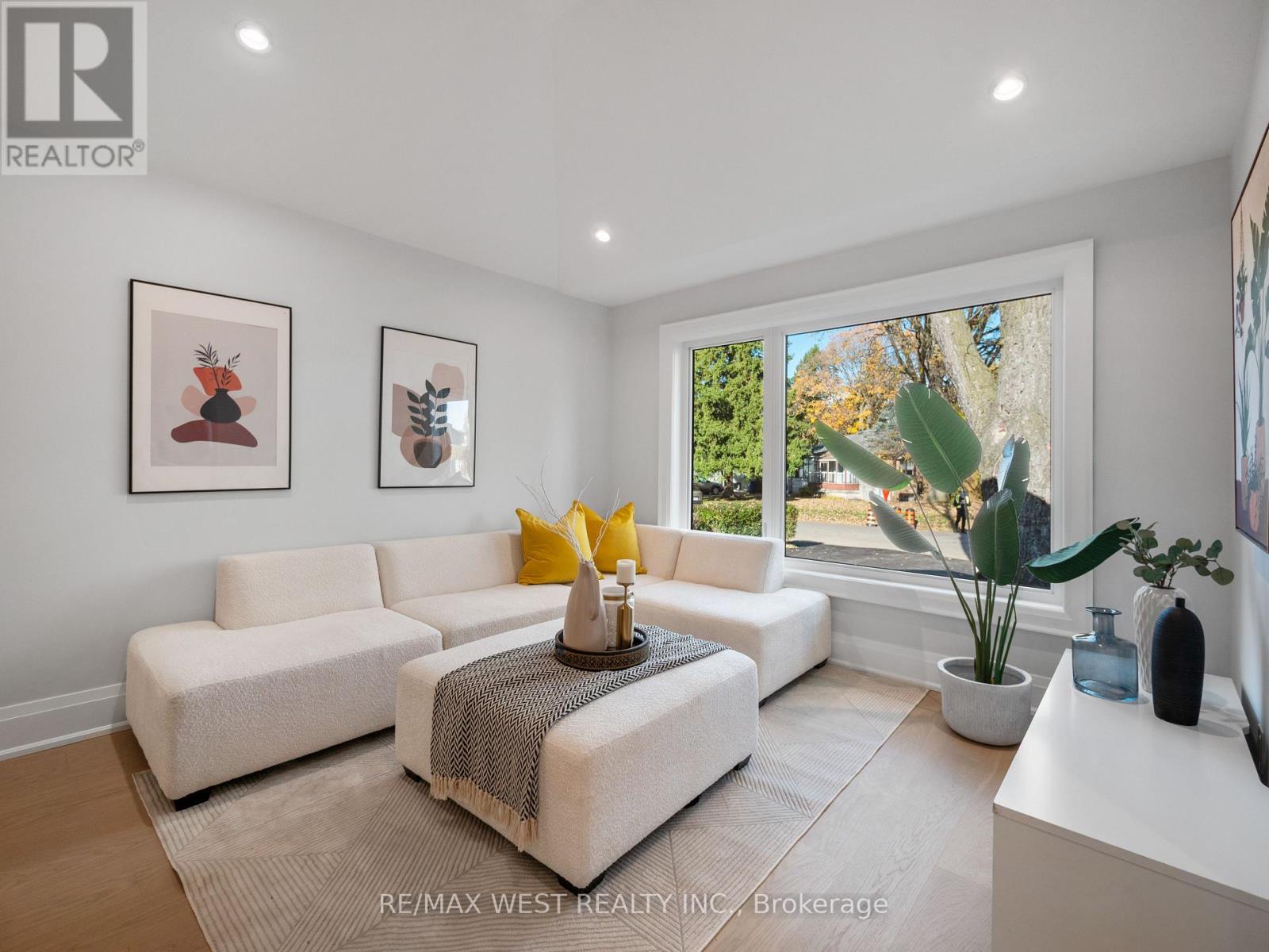 24 Appledale Road, Toronto (princess-rosethorn), Ontario