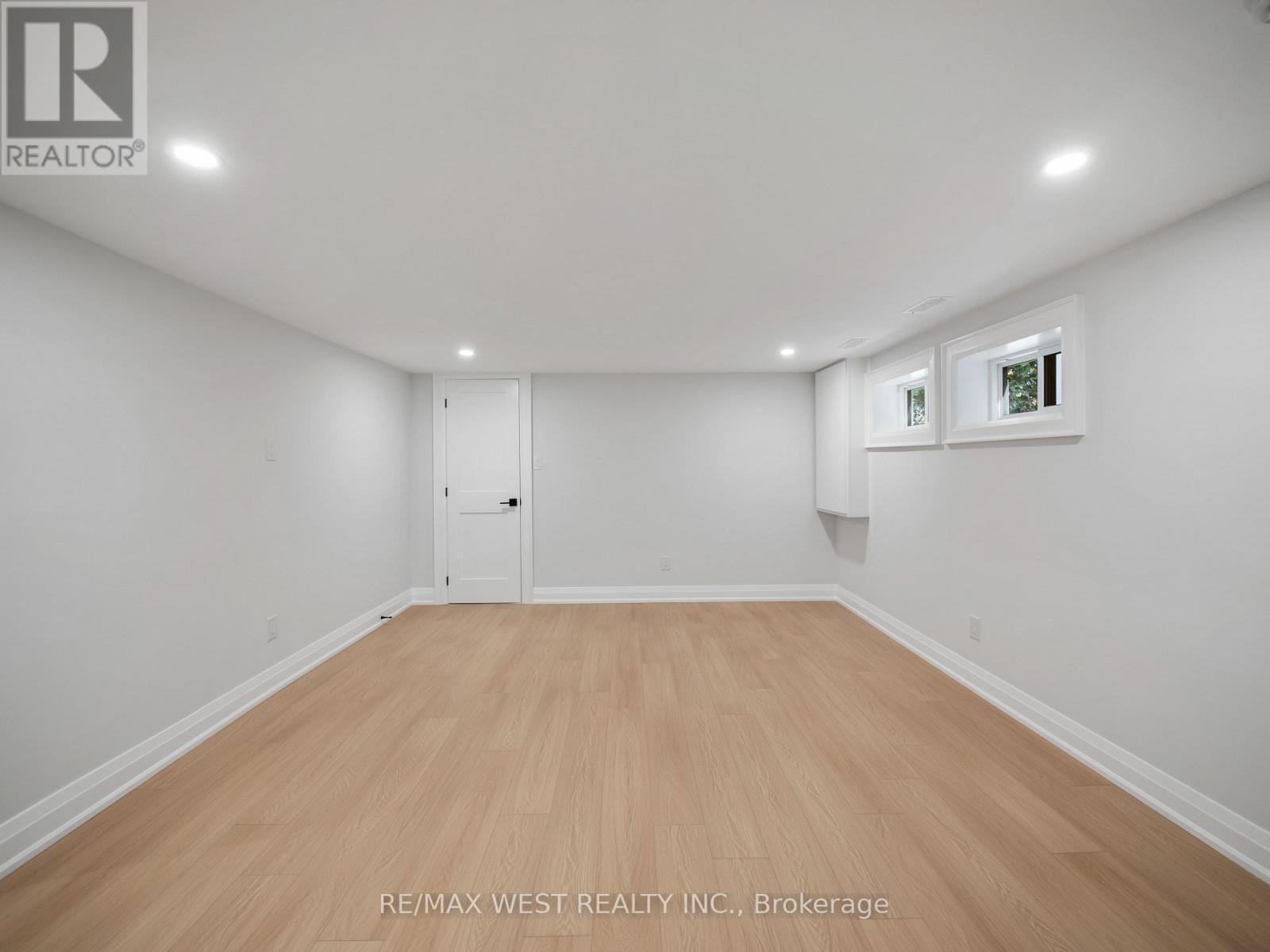 24 Appledale Road, Toronto (princess-rosethorn), Ontario