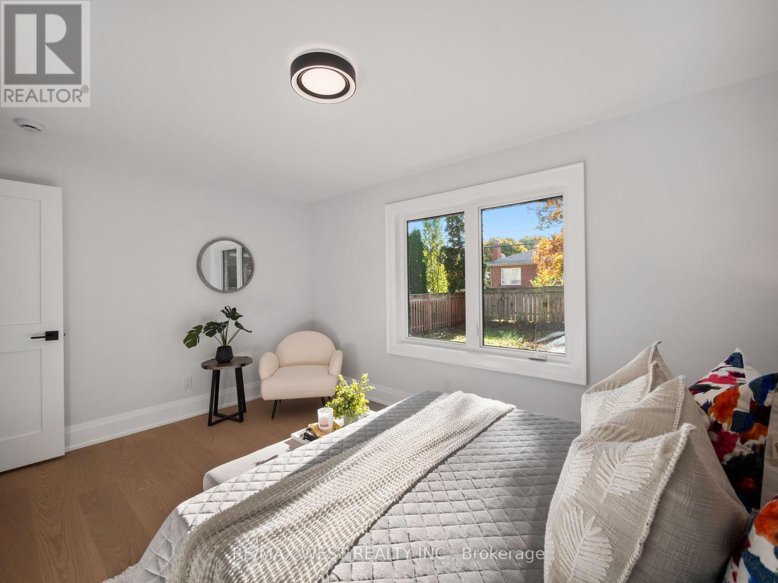 24 Appledale Road, Toronto (princess-rosethorn), Ontario