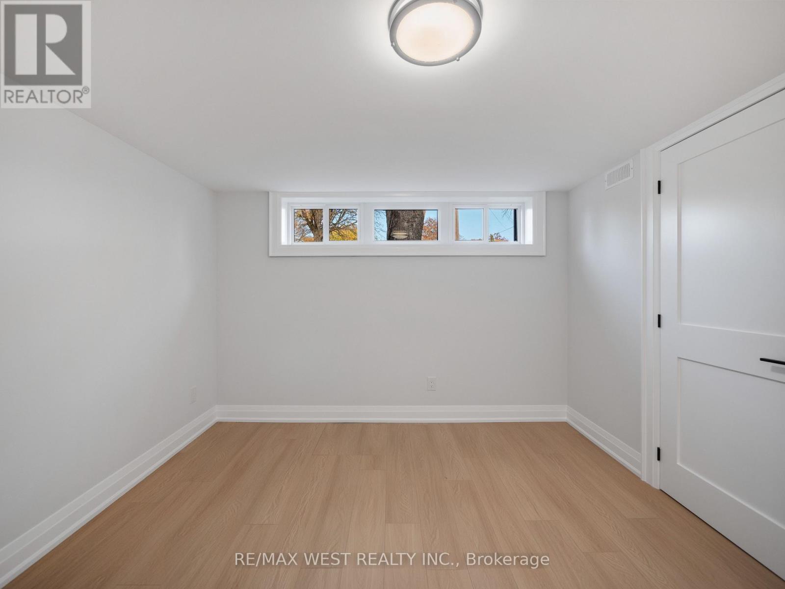 24 Appledale Road, Toronto (princess-rosethorn), Ontario