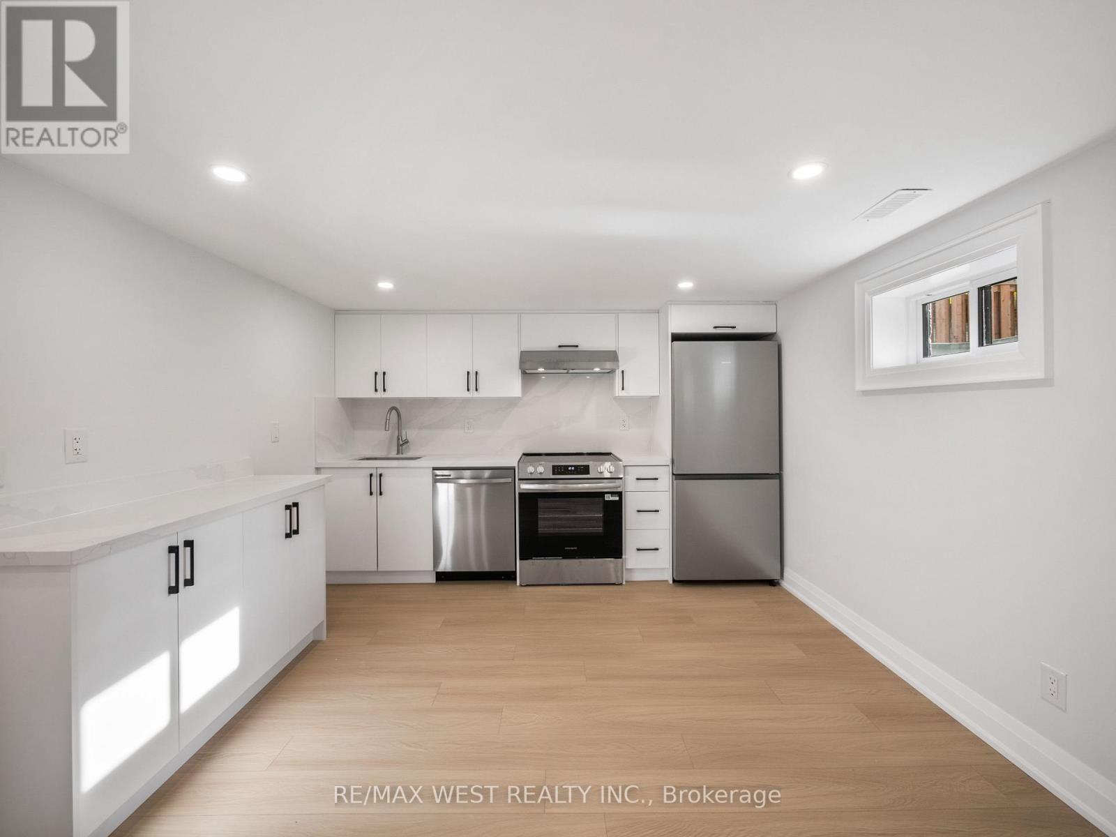 24 Appledale Road, Toronto (princess-rosethorn), Ontario