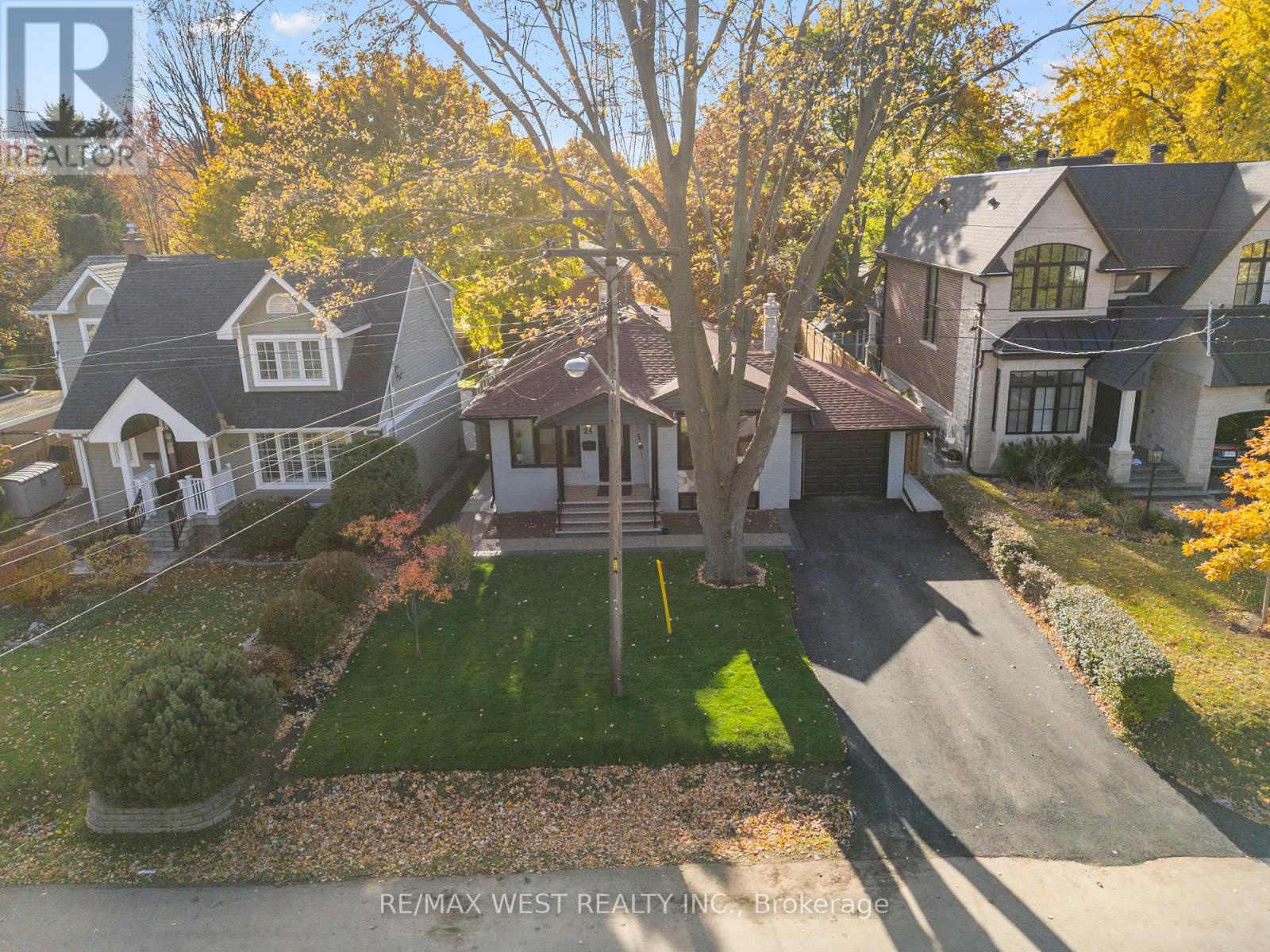 24 Appledale Road, Toronto (princess-rosethorn), Ontario