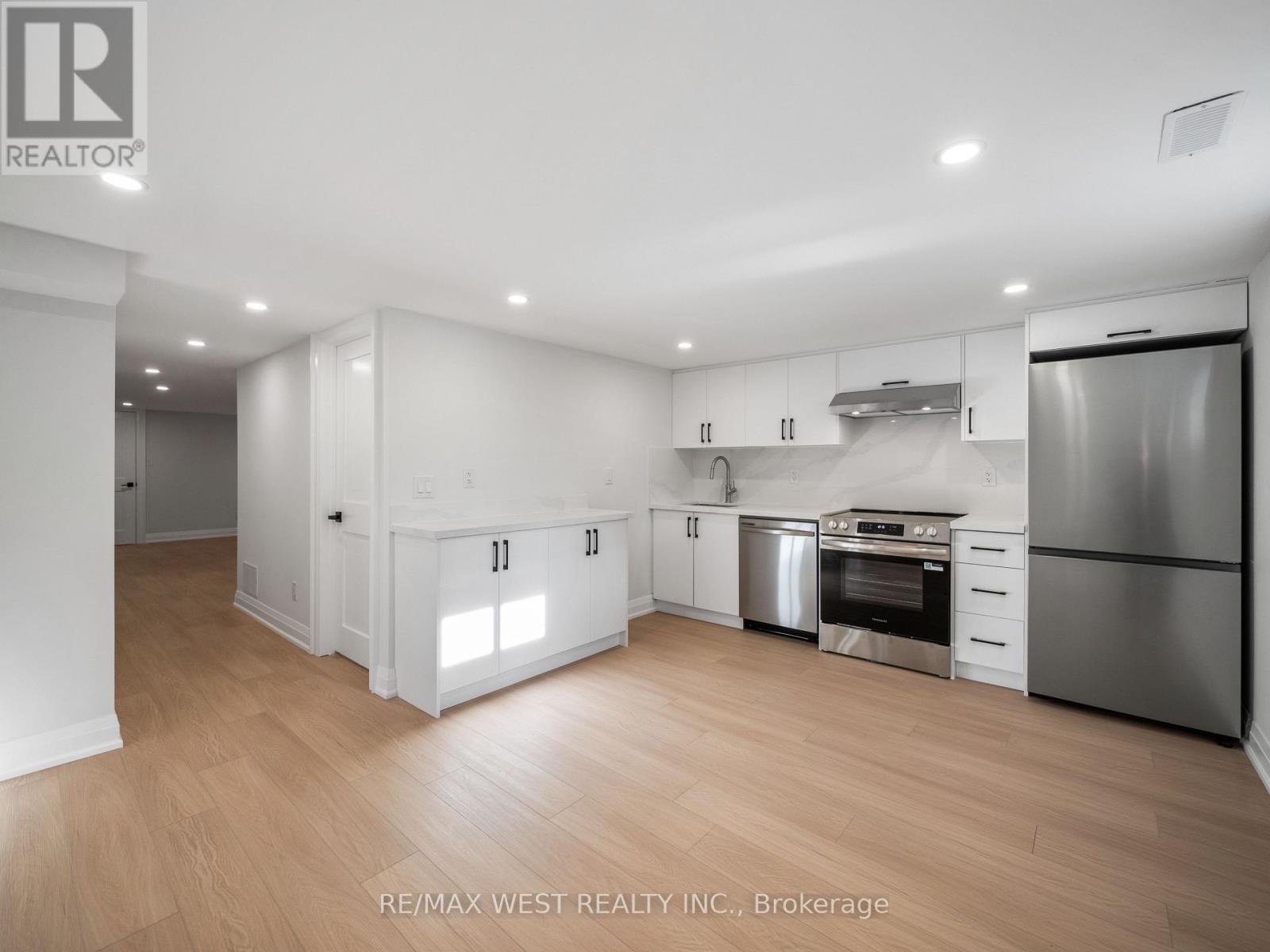 24 Appledale Road, Toronto (princess-rosethorn), Ontario