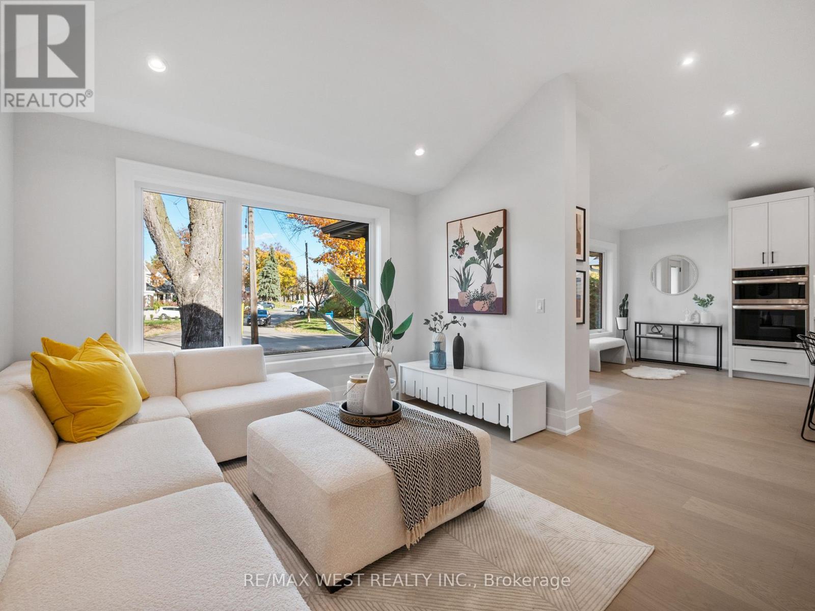 24 Appledale Road, Toronto (princess-rosethorn), Ontario