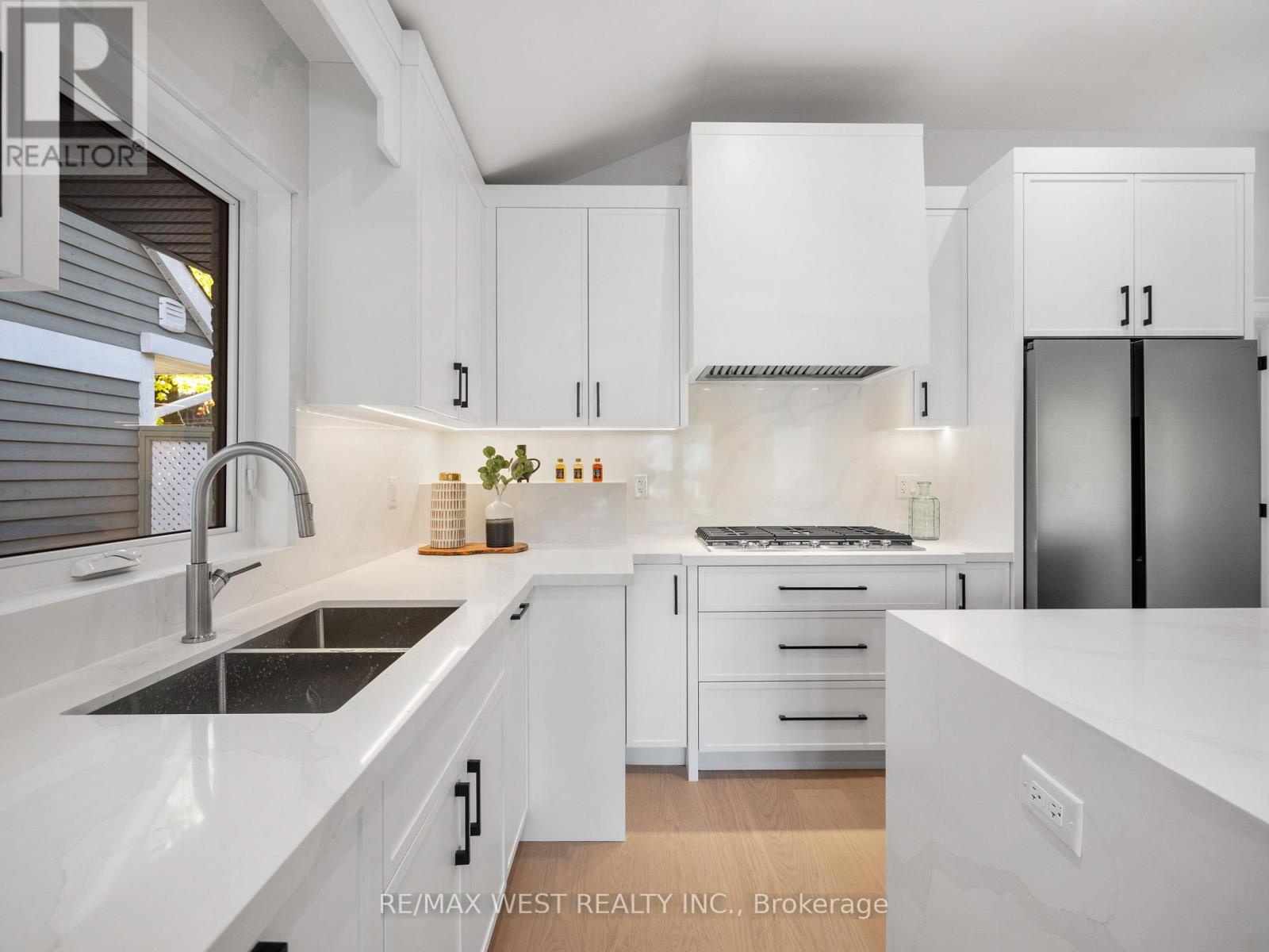 24 Appledale Road, Toronto (princess-rosethorn), Ontario