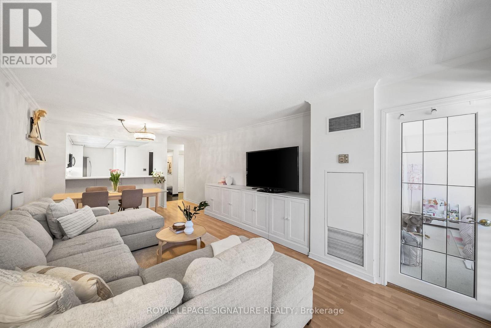 206 - 18 Hollywood Avenue, Toronto (willowdale East), Ontario