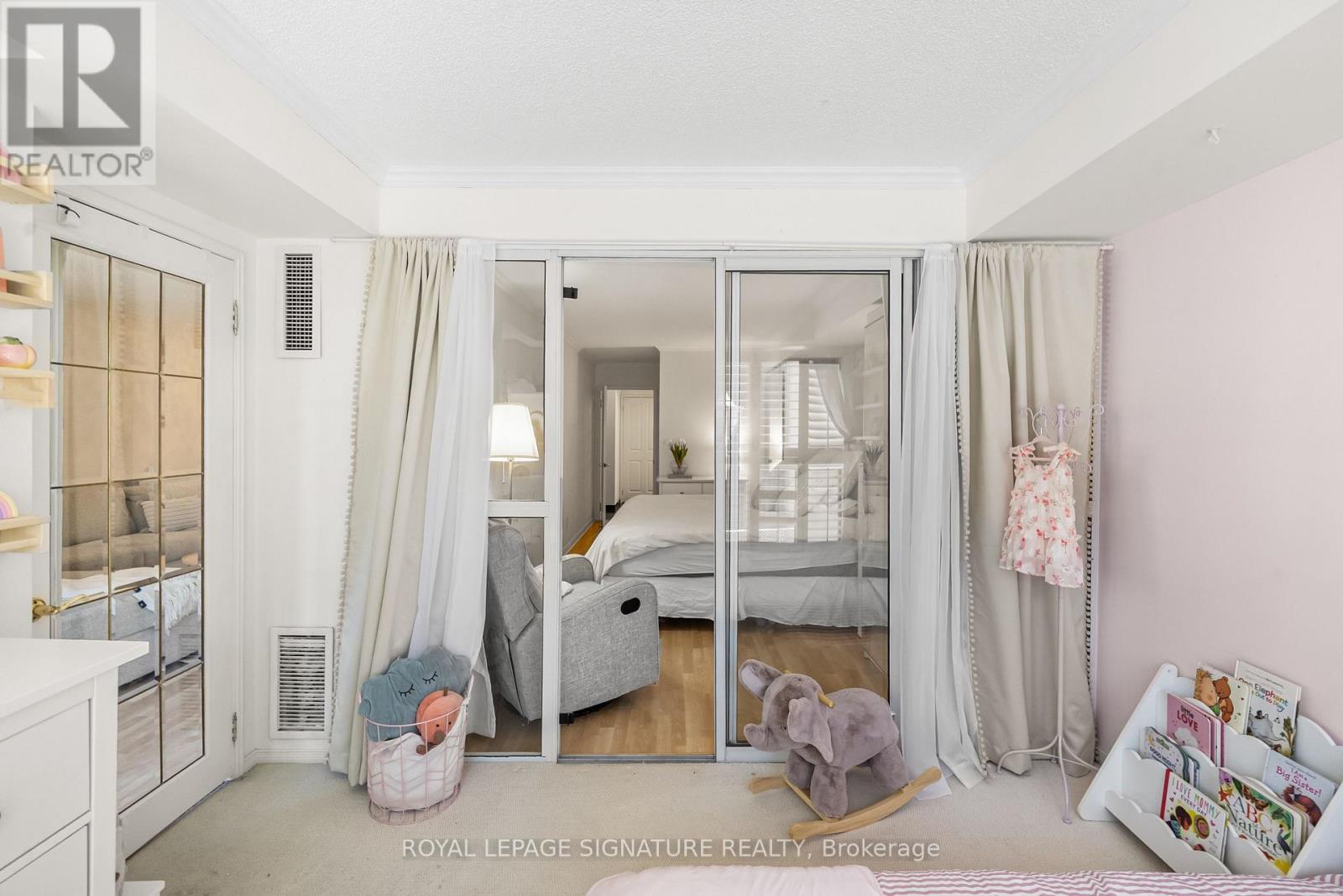 206 - 18 Hollywood Avenue, Toronto (willowdale East), Ontario