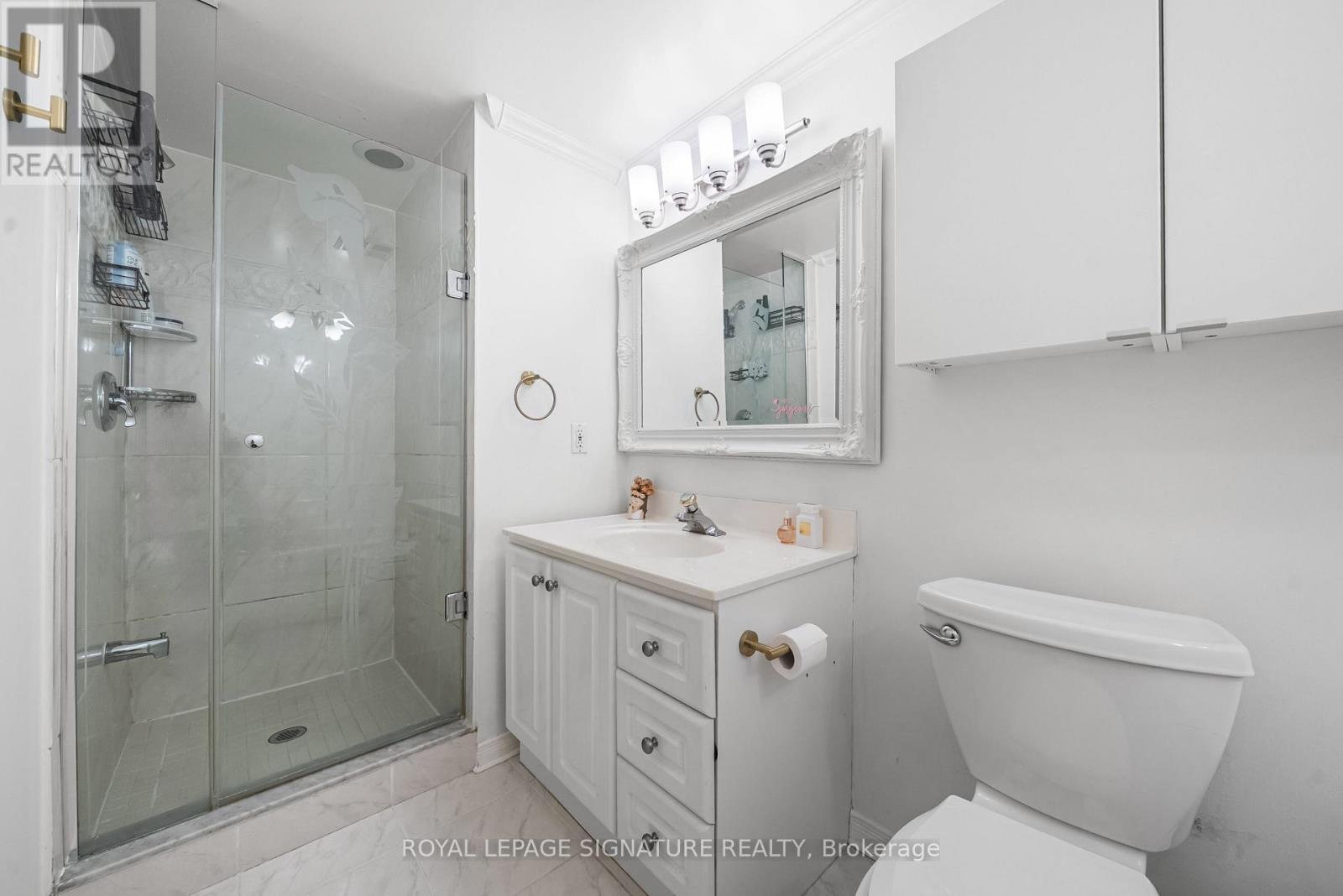 206 - 18 Hollywood Avenue, Toronto (willowdale East), Ontario