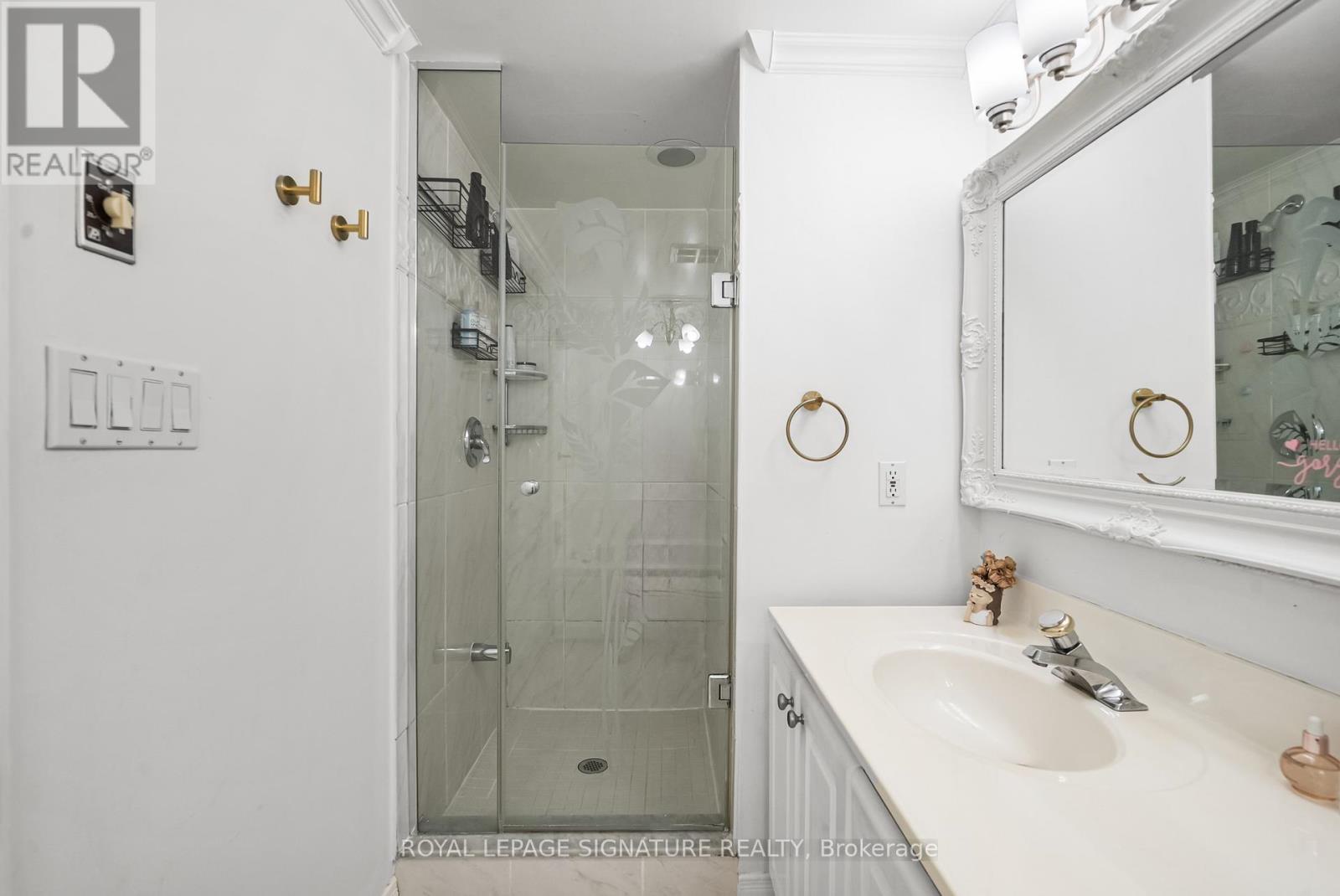 206 - 18 Hollywood Avenue, Toronto (willowdale East), Ontario