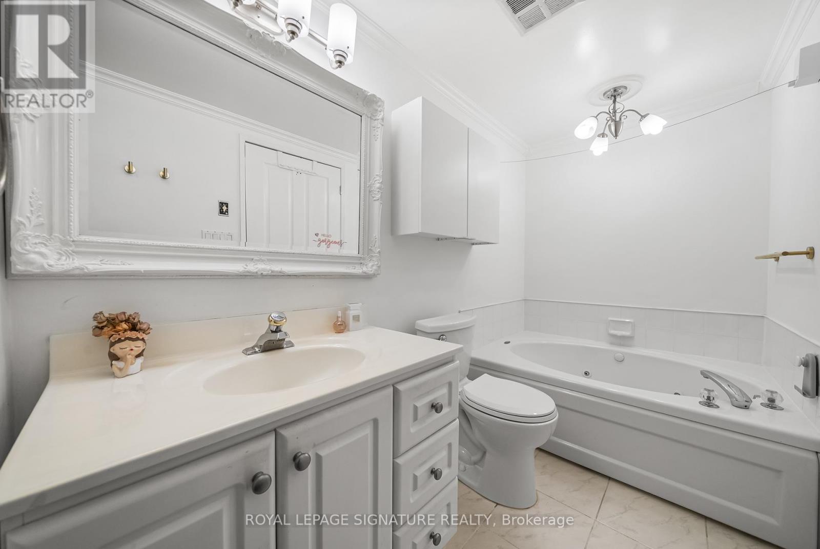 206 - 18 Hollywood Avenue, Toronto (willowdale East), Ontario